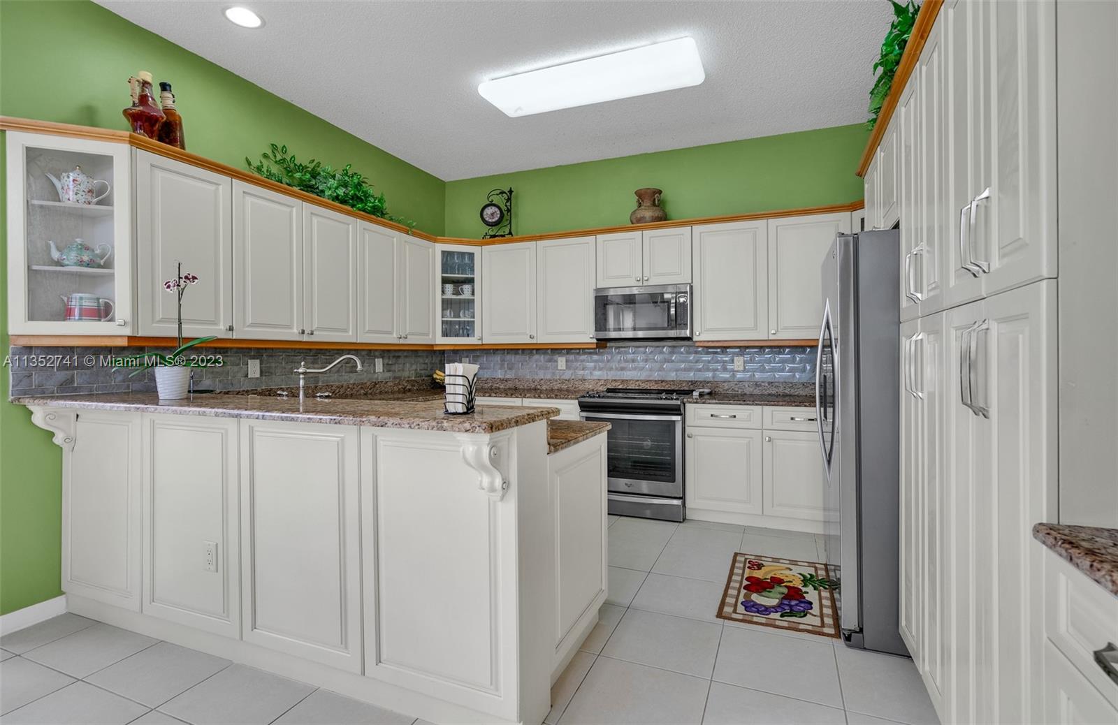 Listing Photo 11