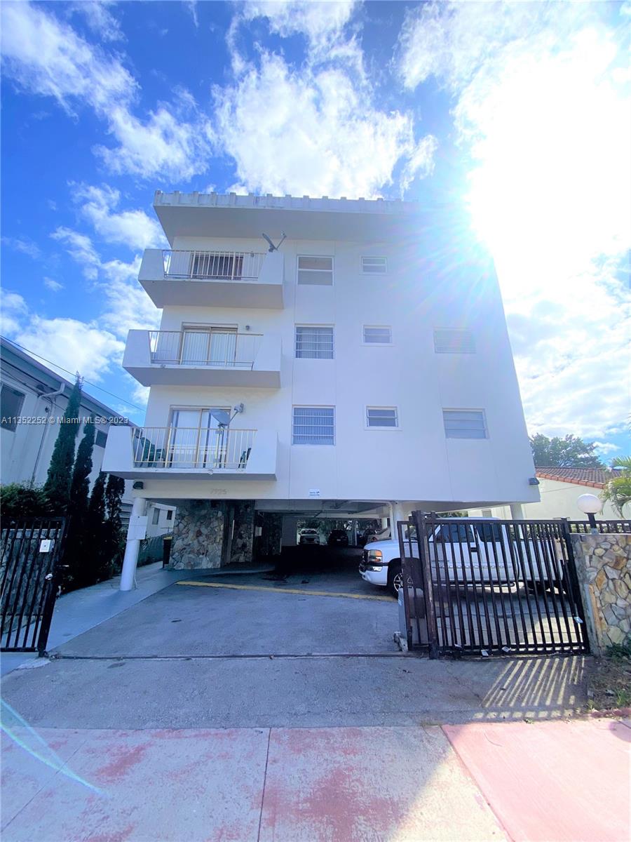 7925  Carlyle Ave #201 For Sale A11352252, FL