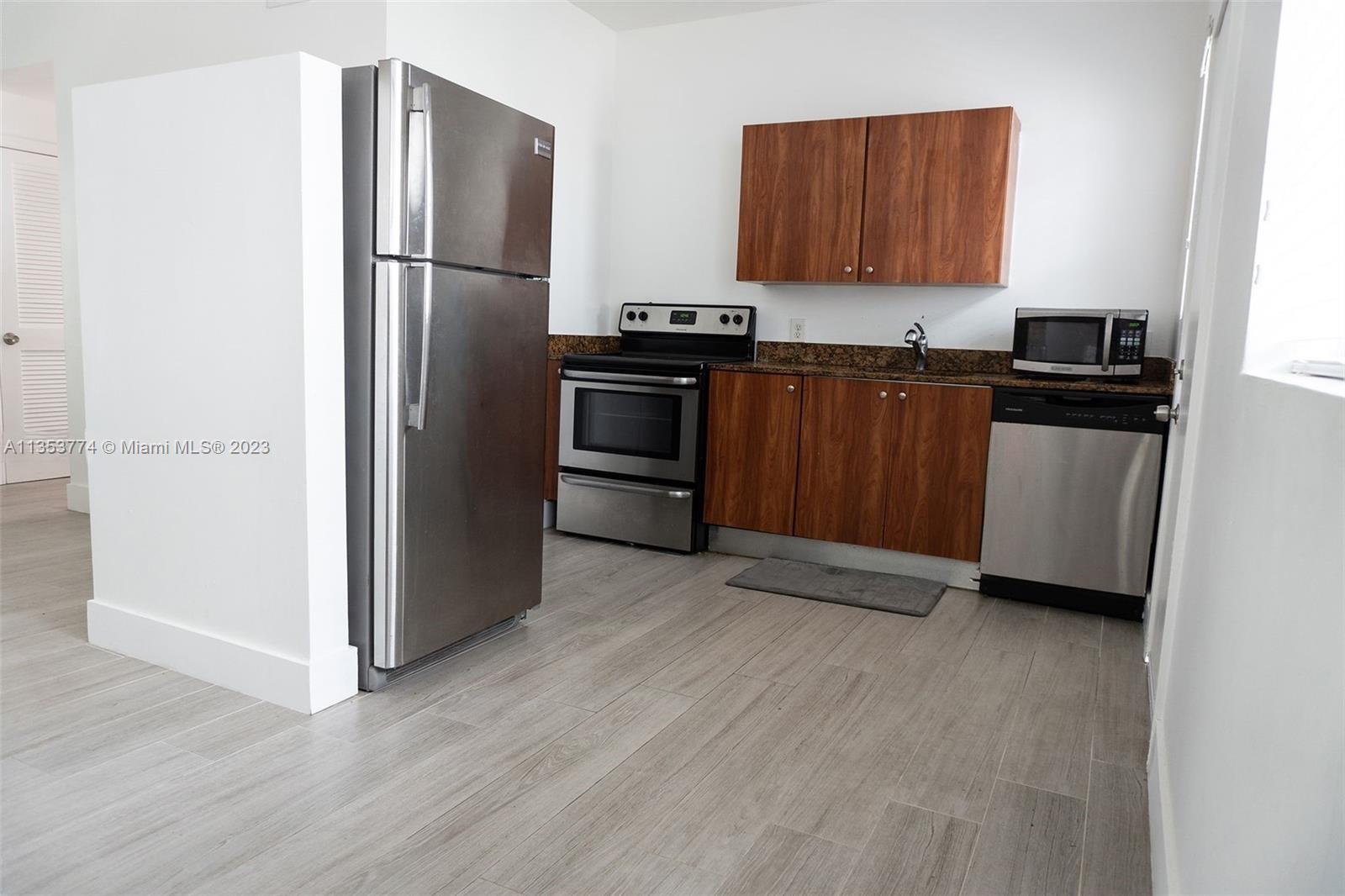 1045  Lenox Ave #3 For Sale A11353774, FL