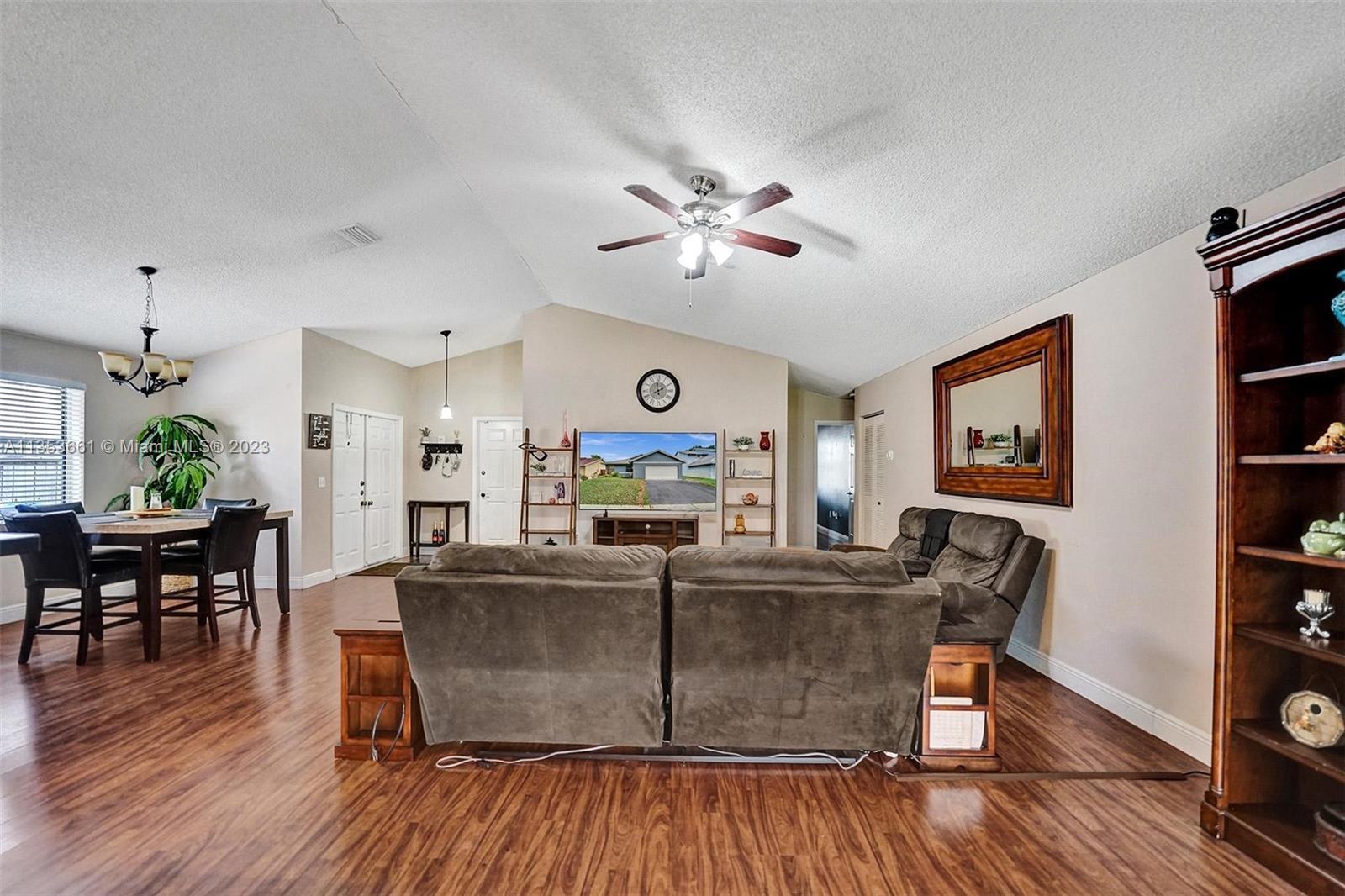 Listing Photo 9