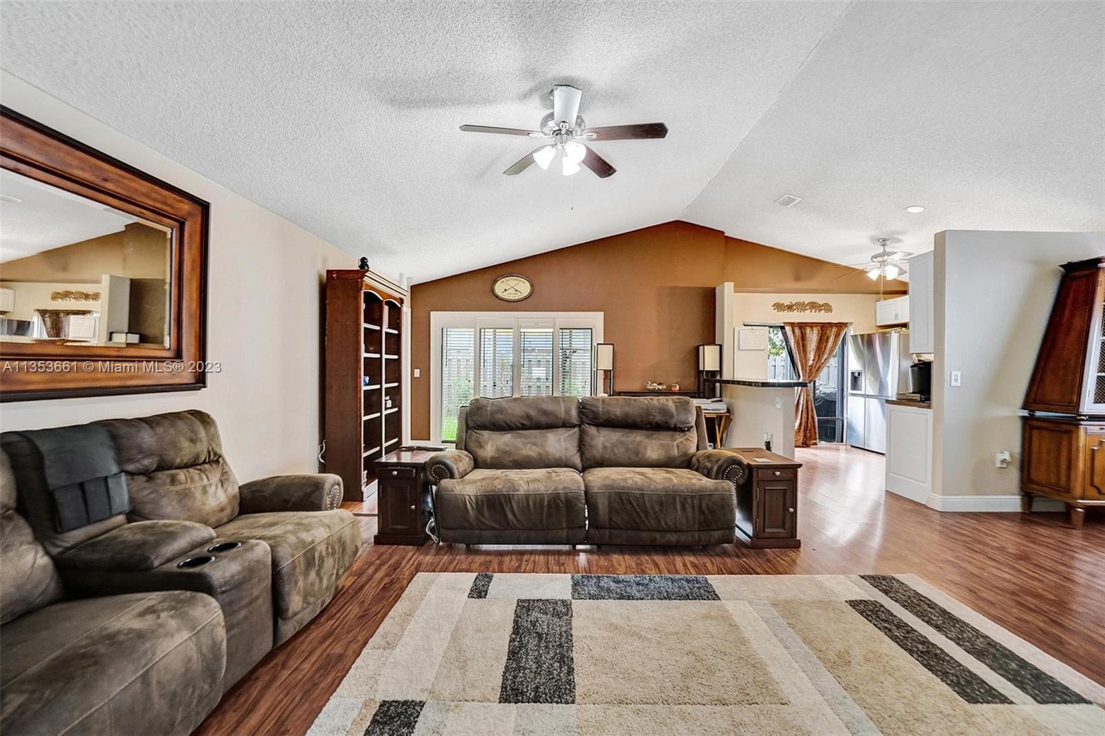 Listing Photo 12