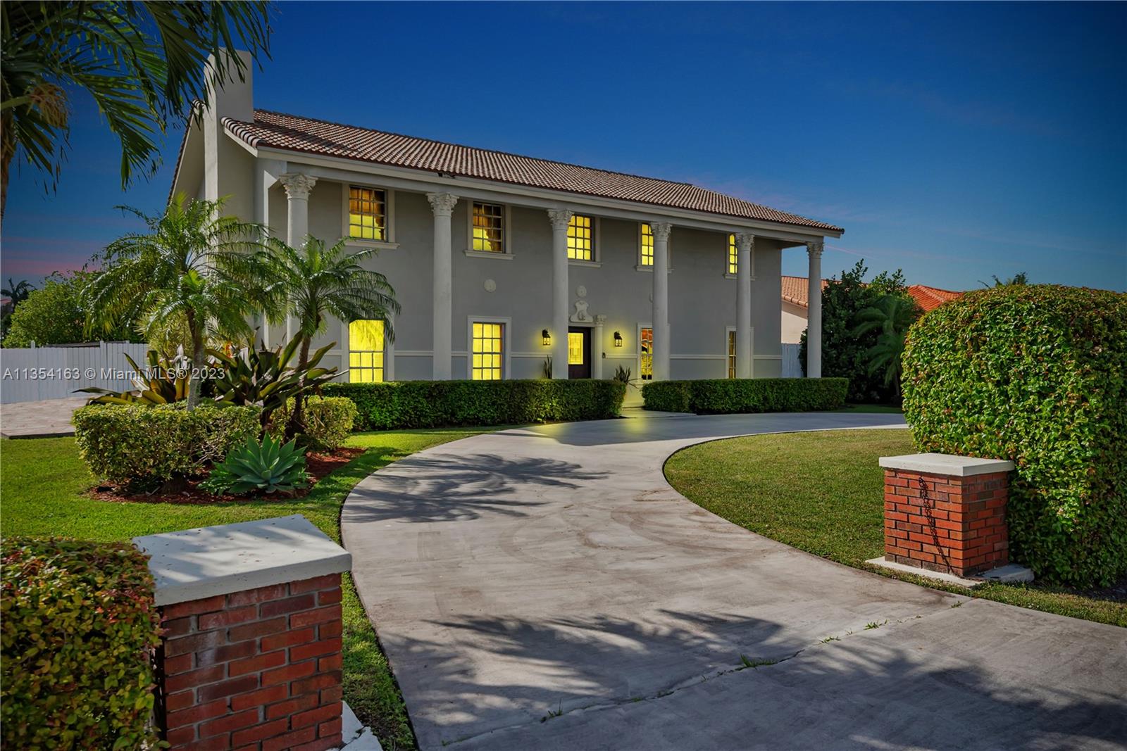 Photo 2 of 1560 139th Ave in Miami - MLS A11354163