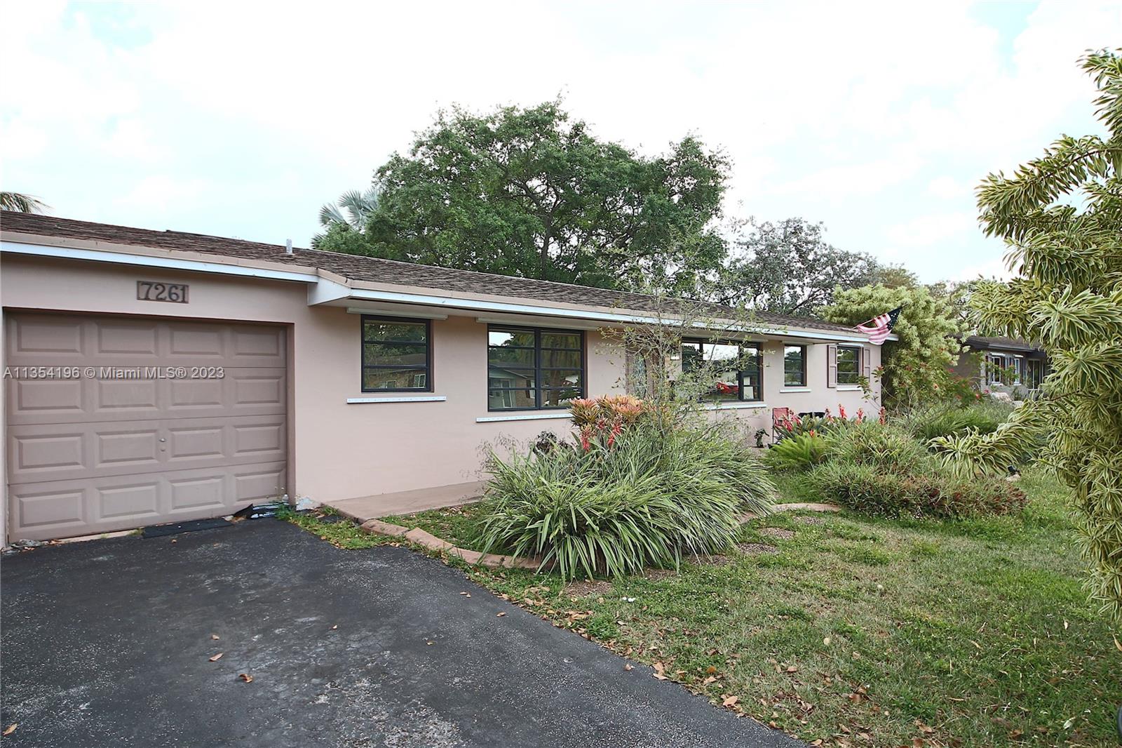 Photo 2 of 7261 138th Pl in Miami - MLS A11354196