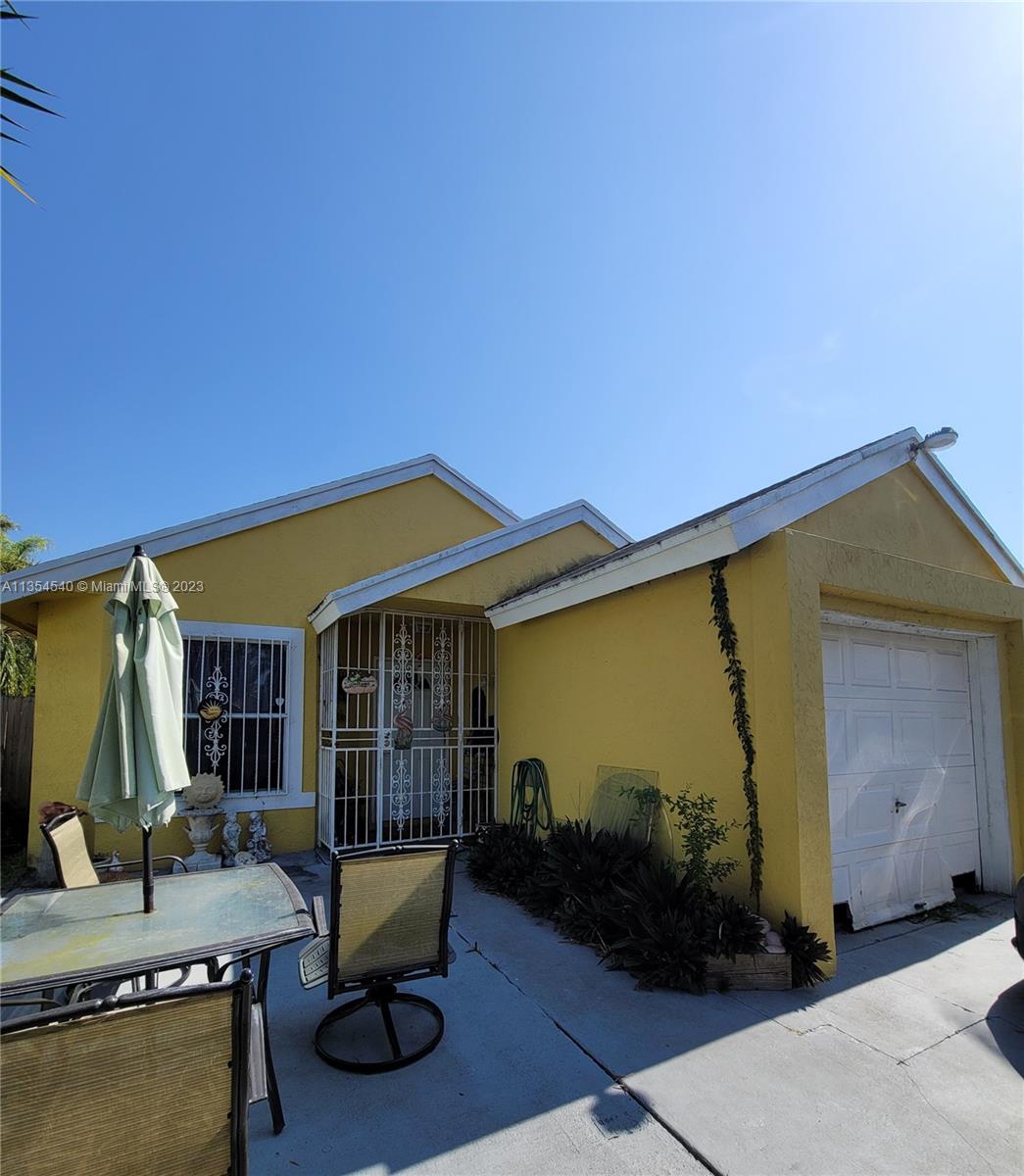 Excellent opportunity to own a single family home. Nice three bedroom two bath with a one car garage, community is gated, has a pool and a low association. Seller is motived to sell. Bring your offers!