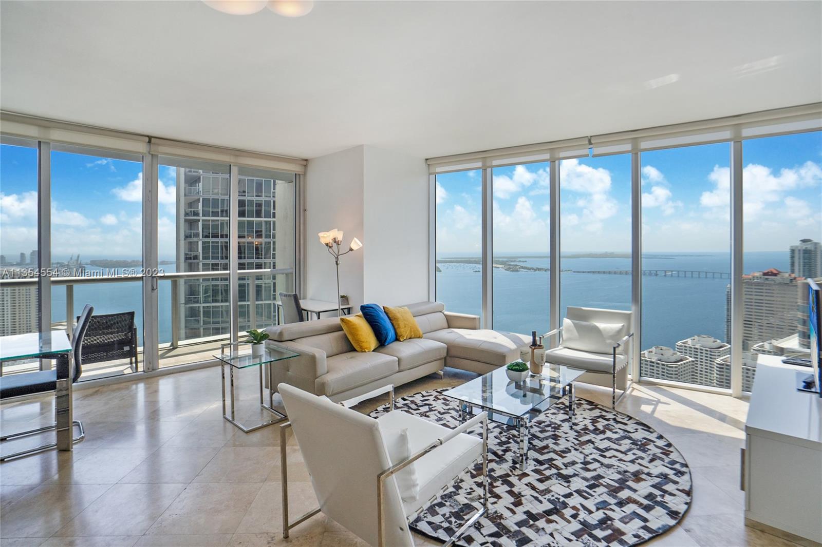 CORNER UNIT HIGH FLOOR BEST FLOOR PLAN!!Stunning Bay Views from 47TH Floor "C" Line Unit. Best Line in W Tower. Gourmet Kitchen, floor to ceiling glass windows. Amenities include: 28,000 sq. ft. spa and fitness center, Wet Deck, W Restaurant, 2-acre pool deck and much more! BRAND NEW AIR/C THE UNIT  CAN BE RENTED DAILY , WEEKLY NO RESTRICTIONS!!!