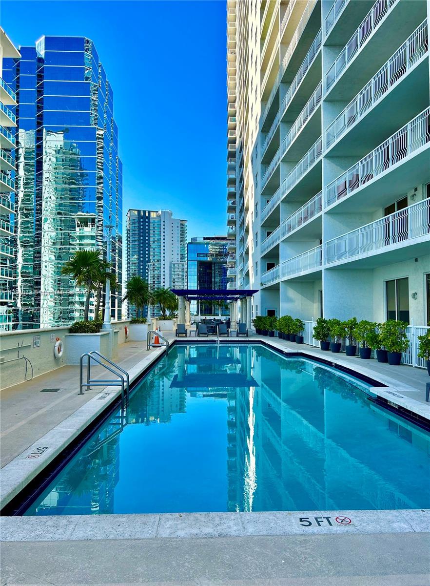 Photo 1 of The Club At Brickell Bay Apt 1507 in Miami - MLS A11354073