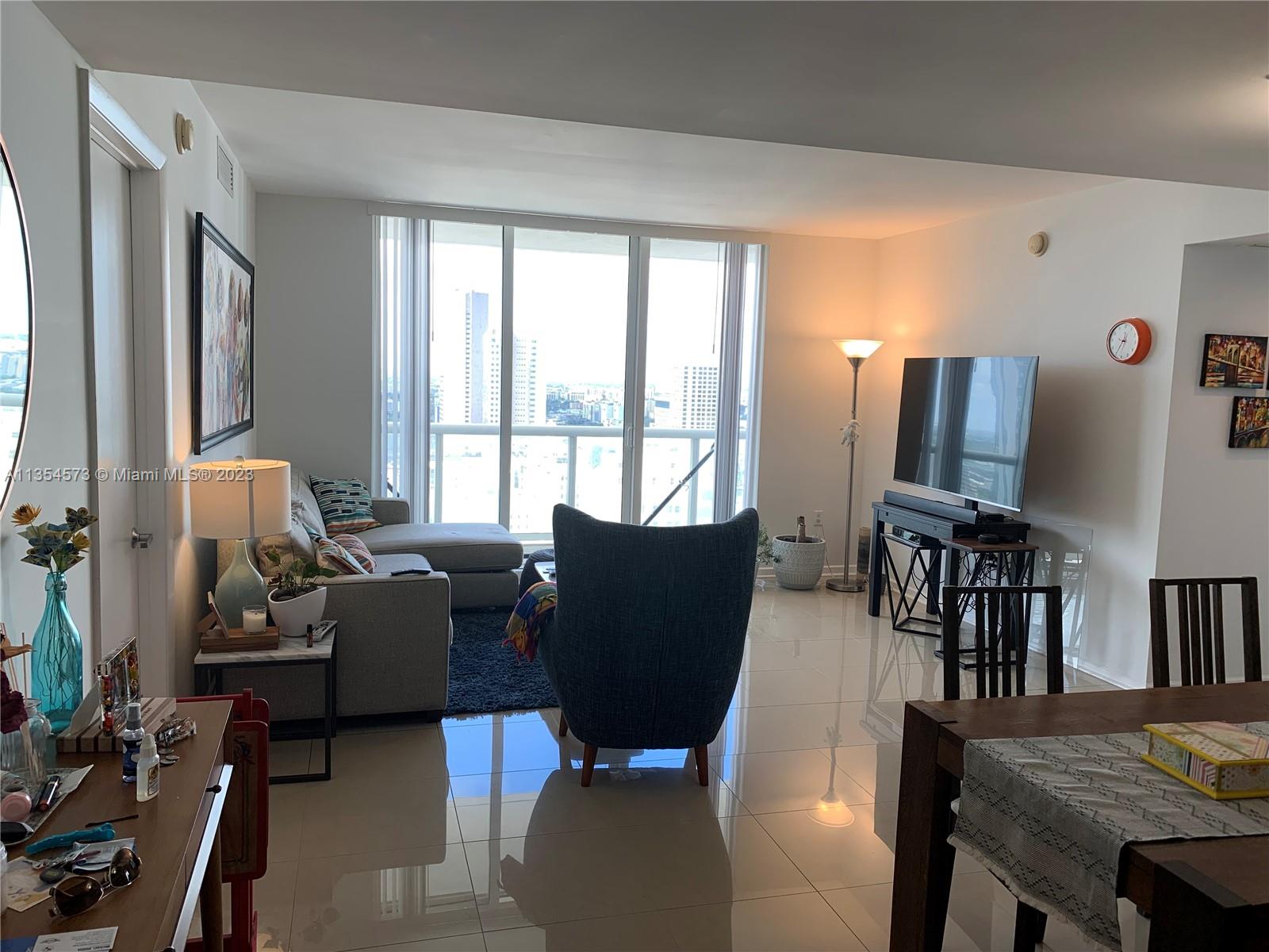 Breathtaking city and bay views with wrap around balcony! Building offers resort style amenities and is centrally located minutes from South Beach and Brickell, steps away metro rail, museum district and Miami Arena. This corner unit has a split floor plan, contemporary kitchen and baths with tile throughout: make this pristine home yours!!
