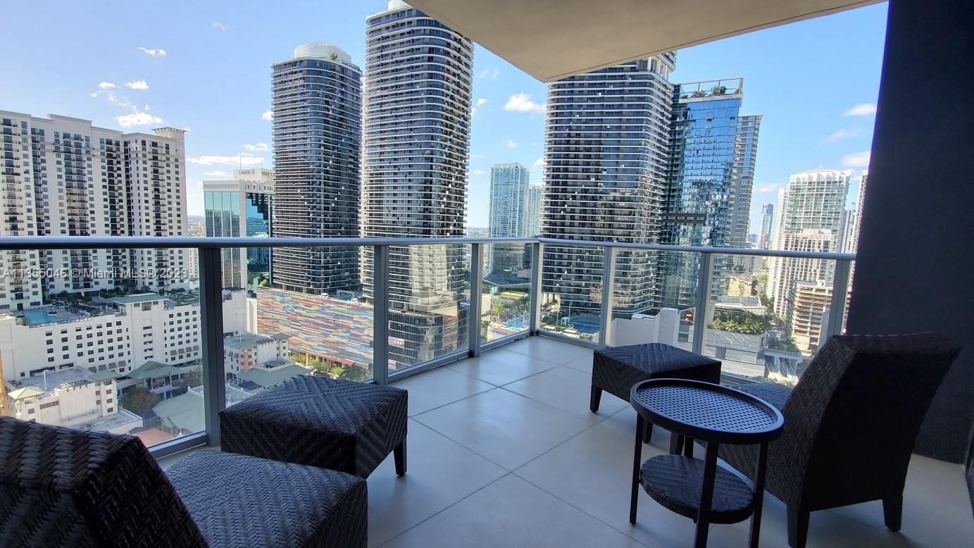 FURNISHED CORNER UNIT - 1 Bedroom + DEN at 1010 Brickell. This residence is 1,100 square feet and is move-in ready. Spectacular views of the Brickell Skyline. Unit has large spacious balcony and 10 x 10 Den.This building has the best amenities in Brickell - Rooftop Pool & Jacuzzi with Bar/Food Service, Indoor Pool, Outdoor Movie Theater, Large Gym, Yoga Room, Peloton Cycles, Squash Court, Indoor Basketball Court, Game Room w/ Bowling and Arcade. FURNITURE INCLUDED - 1 parking spot. ** Available now to Dec 1st, 2023** 6 MONTH MINIMUM LEASE TERM