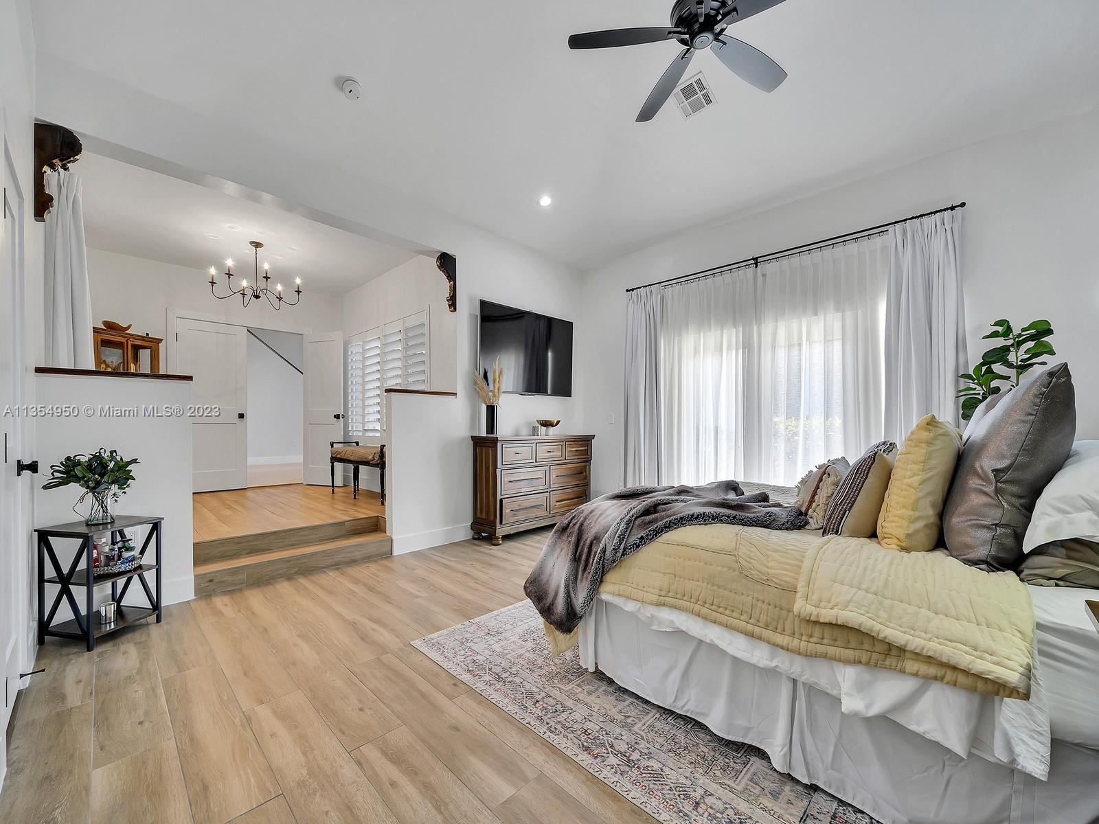 Master Bedroom/sitting area