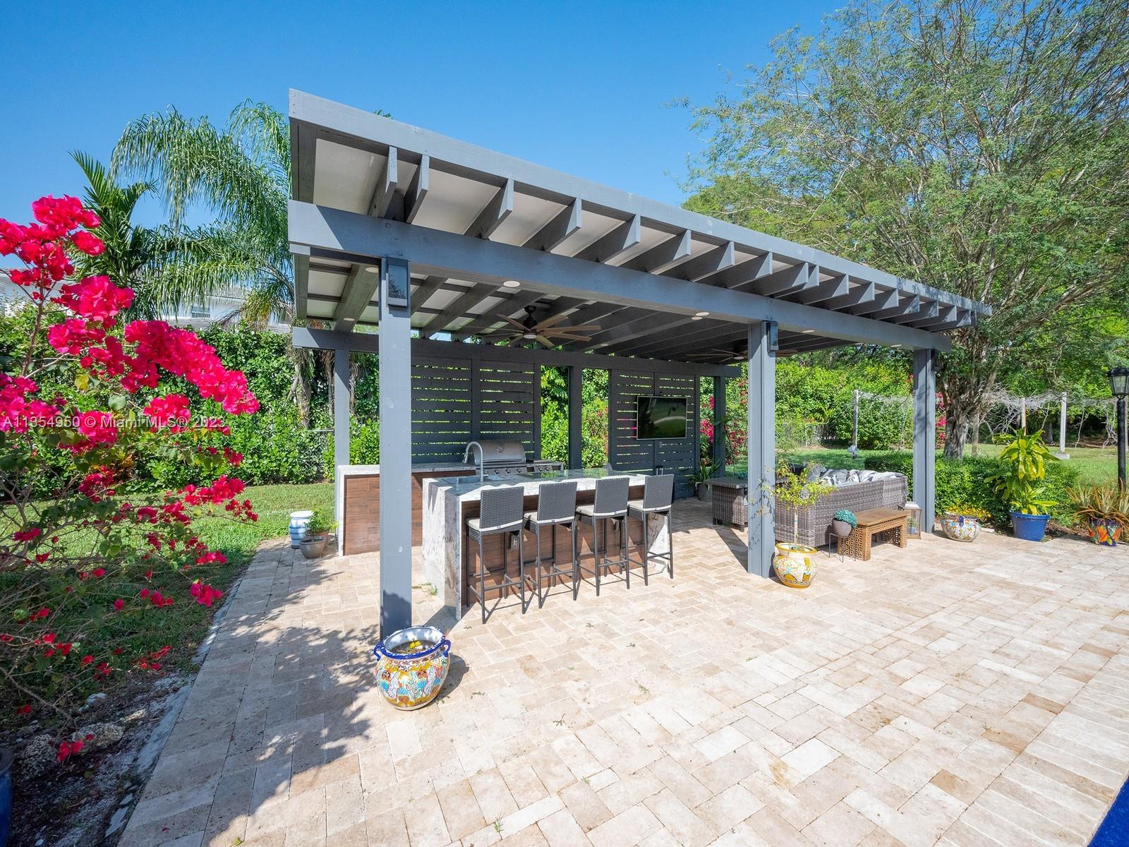 Pergola w/ outdoor kitchen