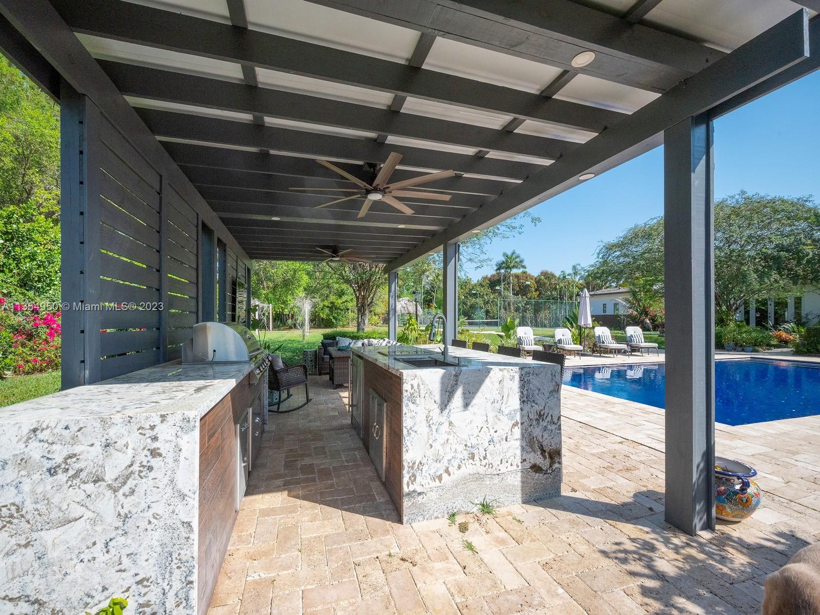 Pergola w/ outdoor kitchen