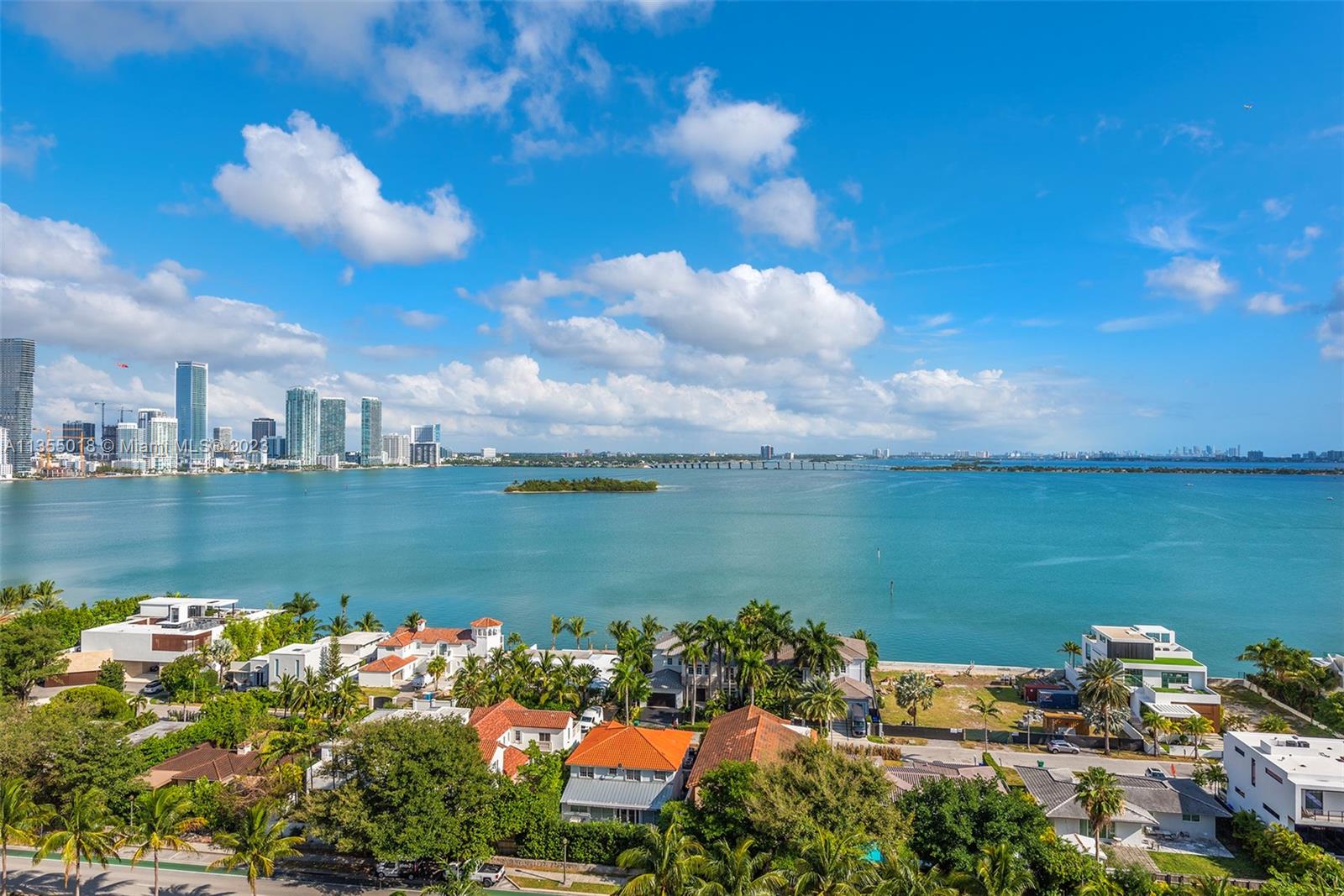 1000 Venetian Way 1403