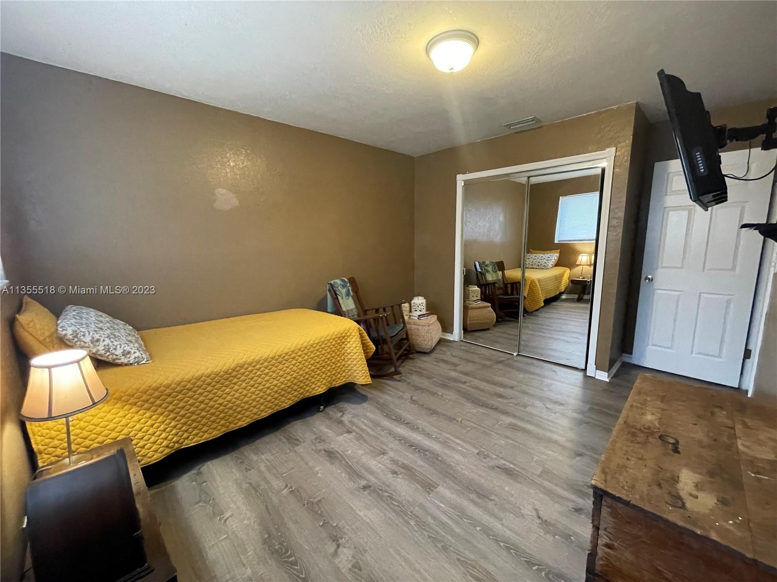 Listing Photo 10