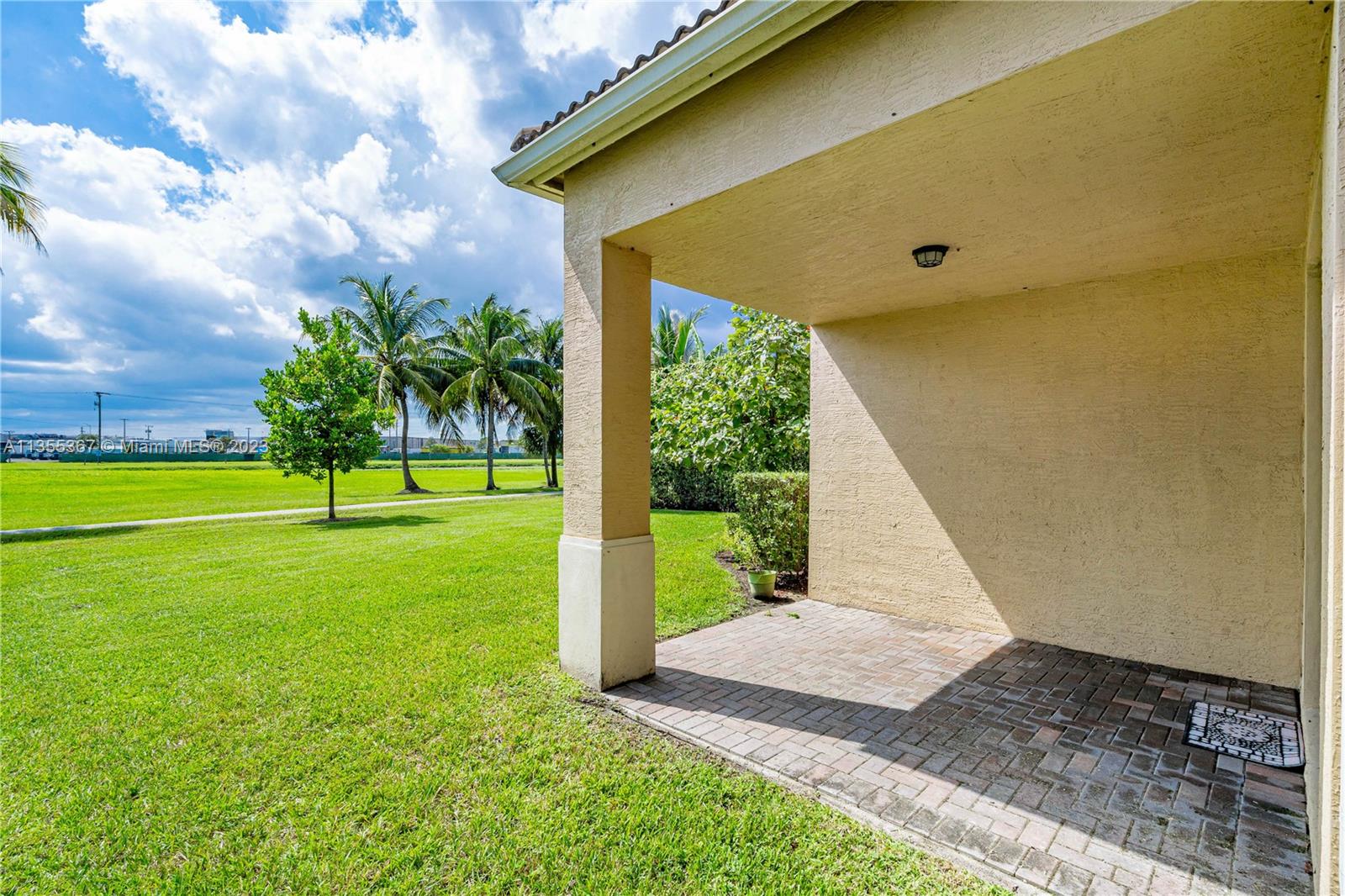 Listing Photo 12