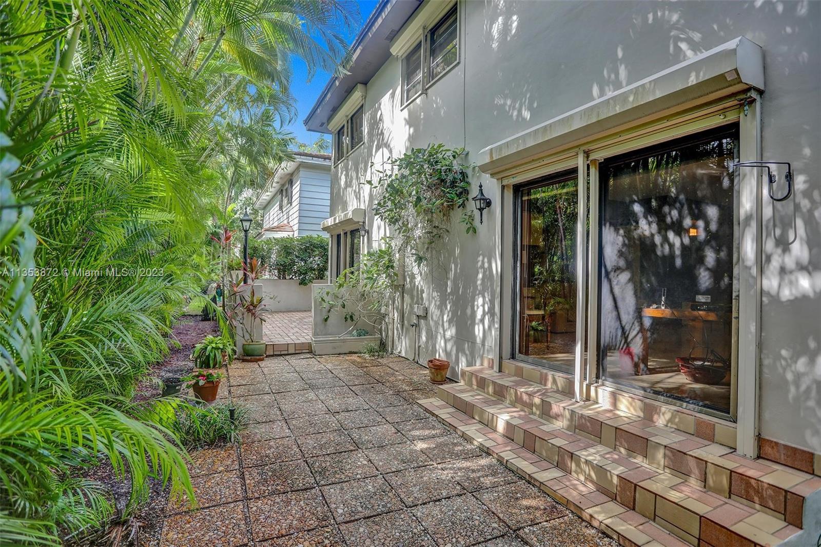 Formal Dining with Private Outdoor Garden Lanai Porch