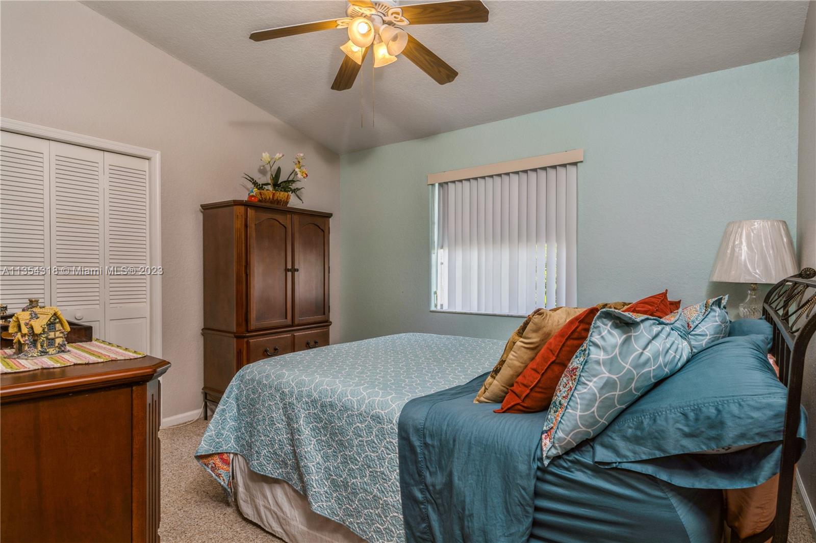 Listing Photo 12