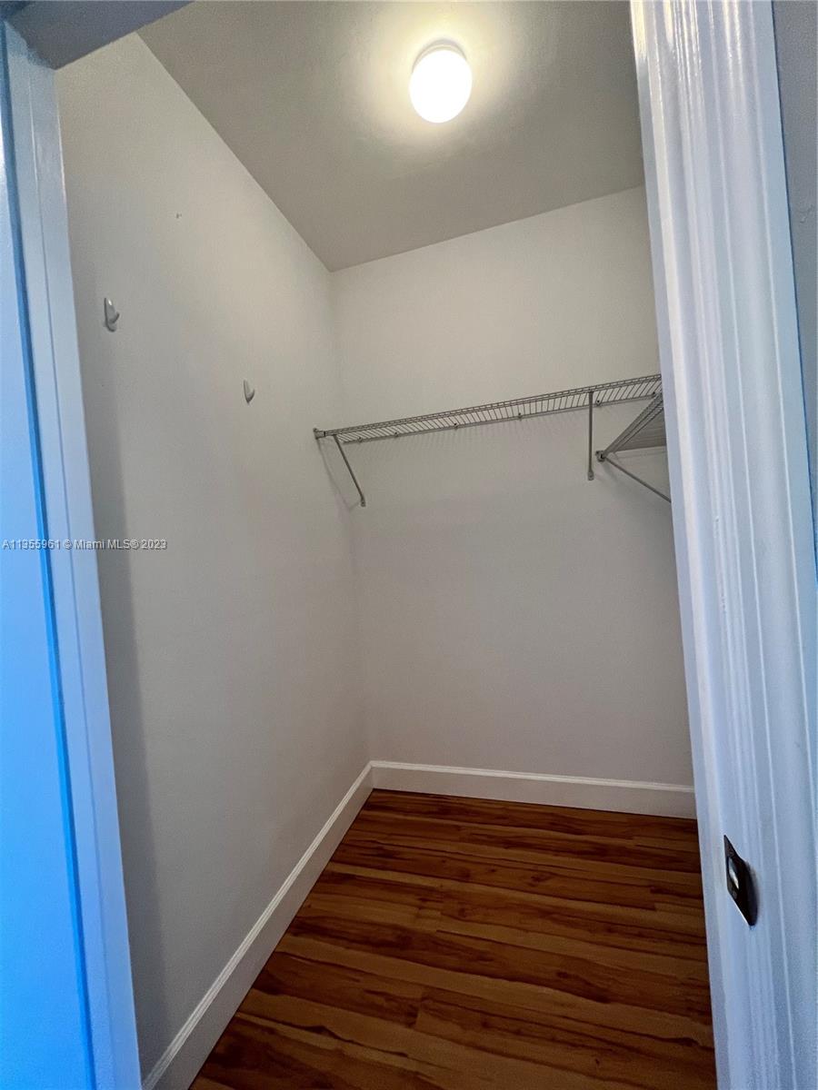 Additional Walking Closet Master Bedroom