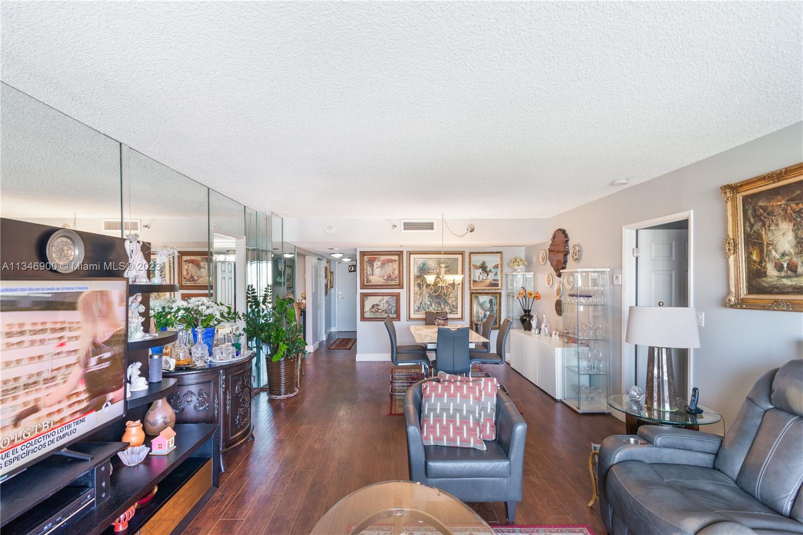 Listing Photo 11