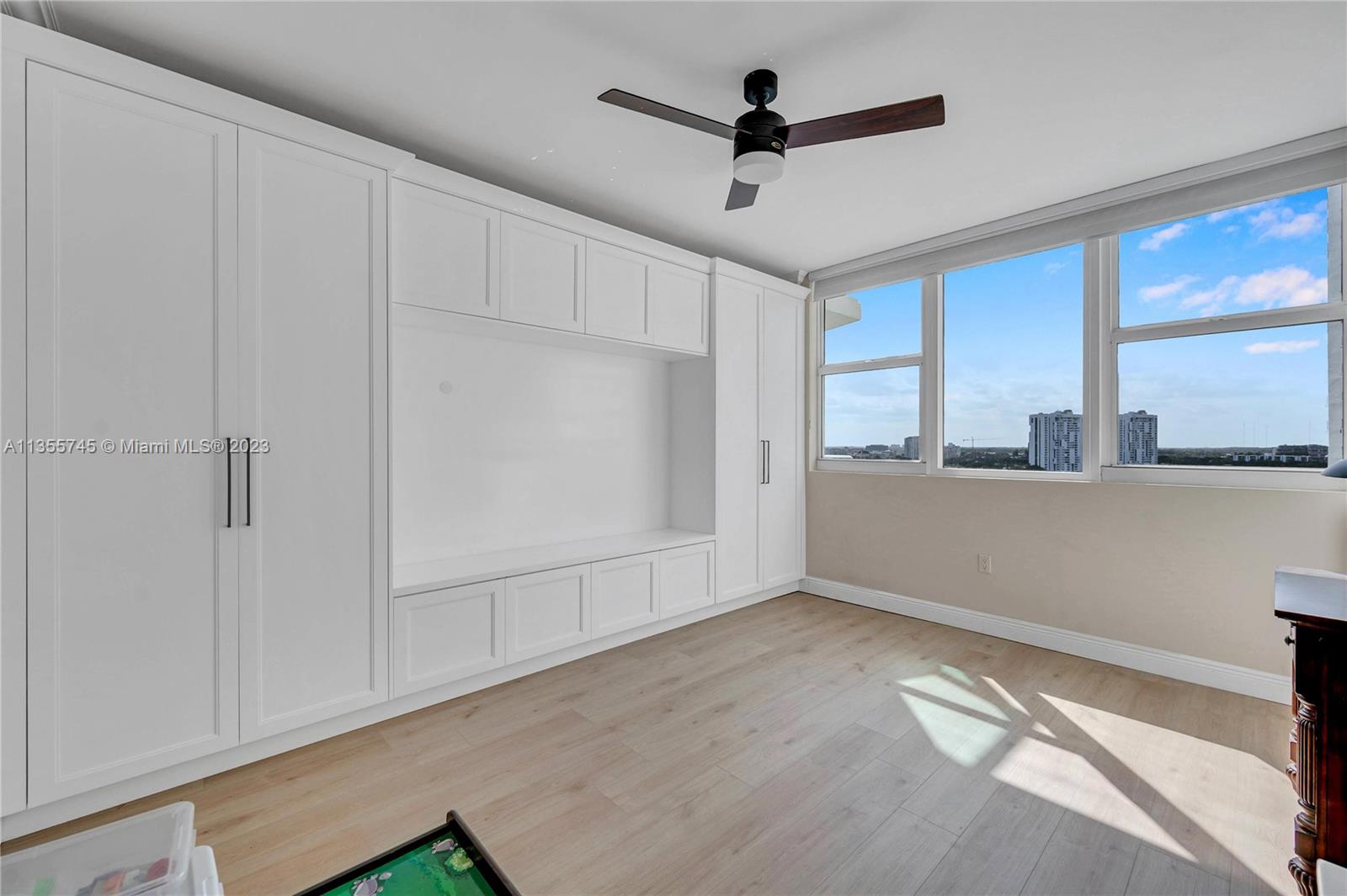 Den / Third bedroom with closet!