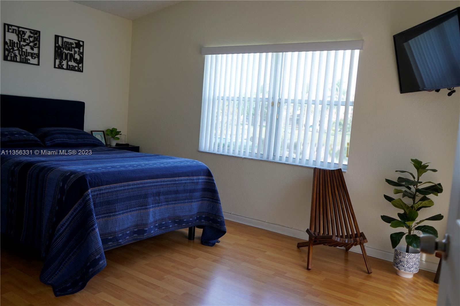 Listing Photo 12
