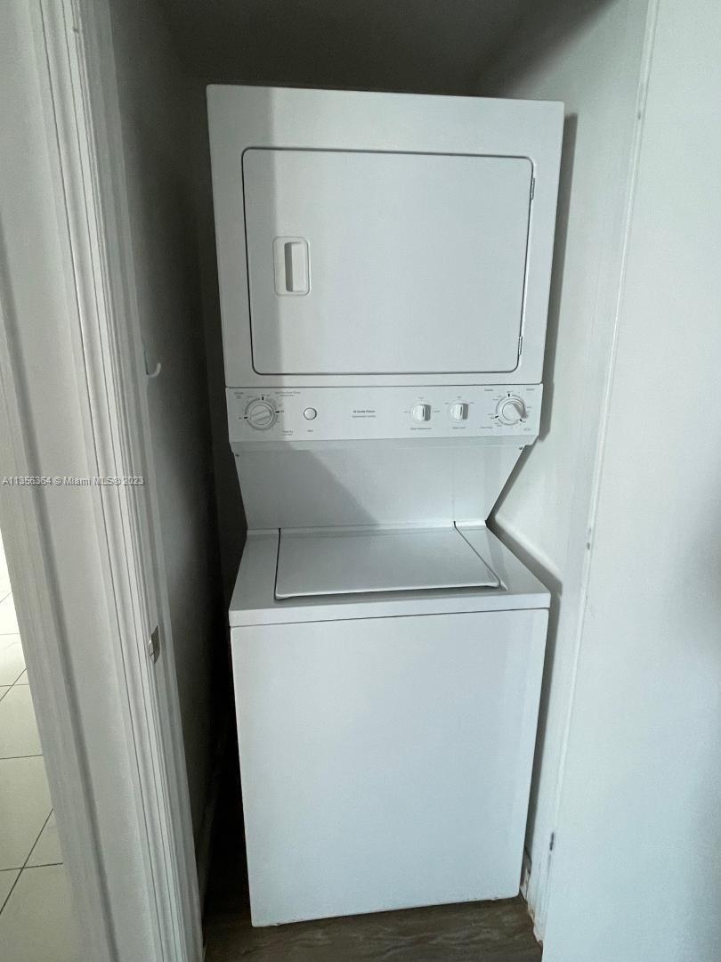 Washer dryer in unit