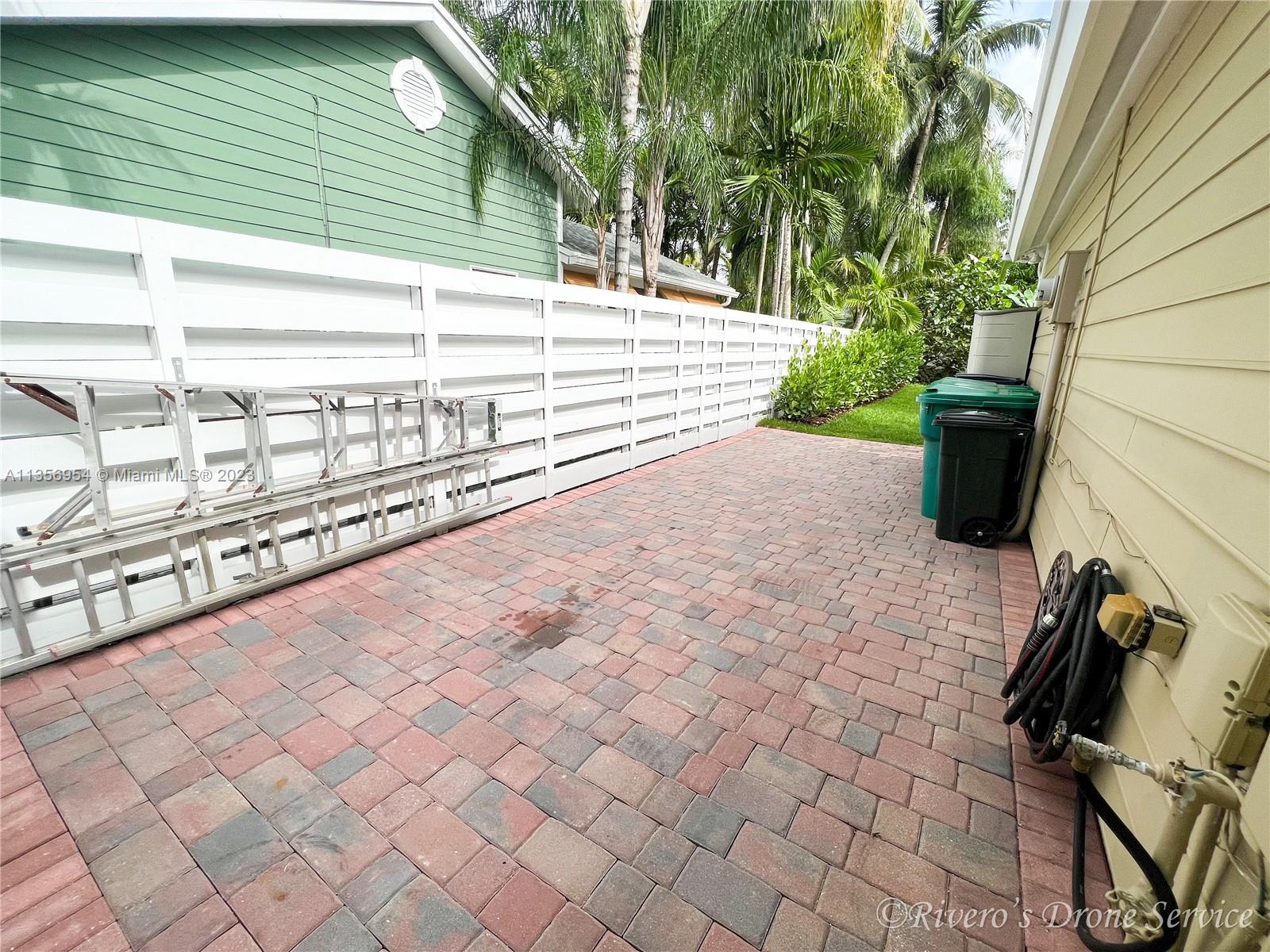 Listing Photo 11