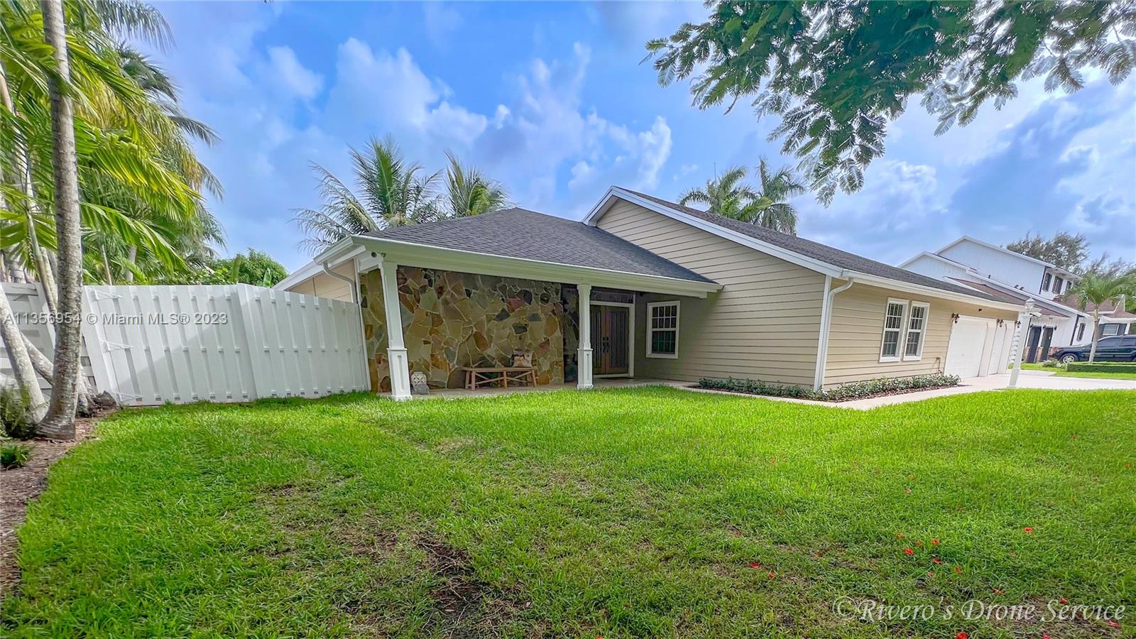 Listing Photo 12