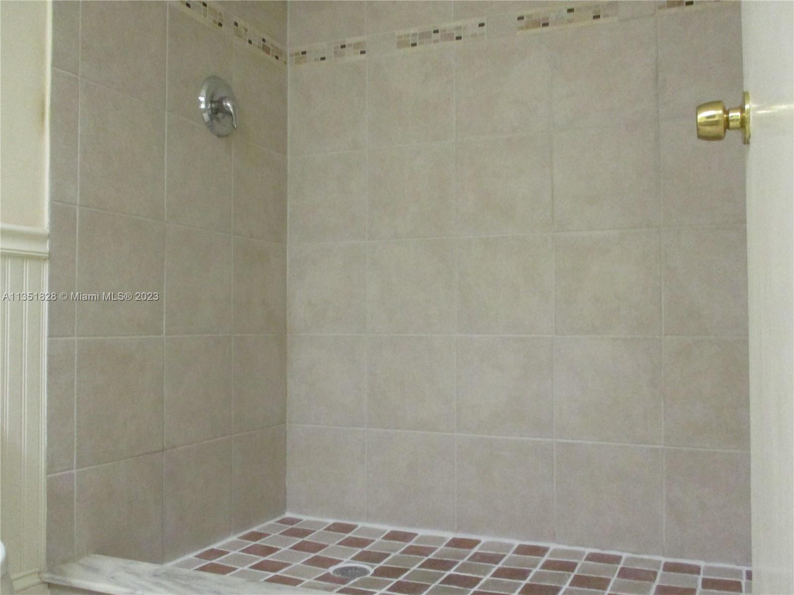 LARGE SHOWER