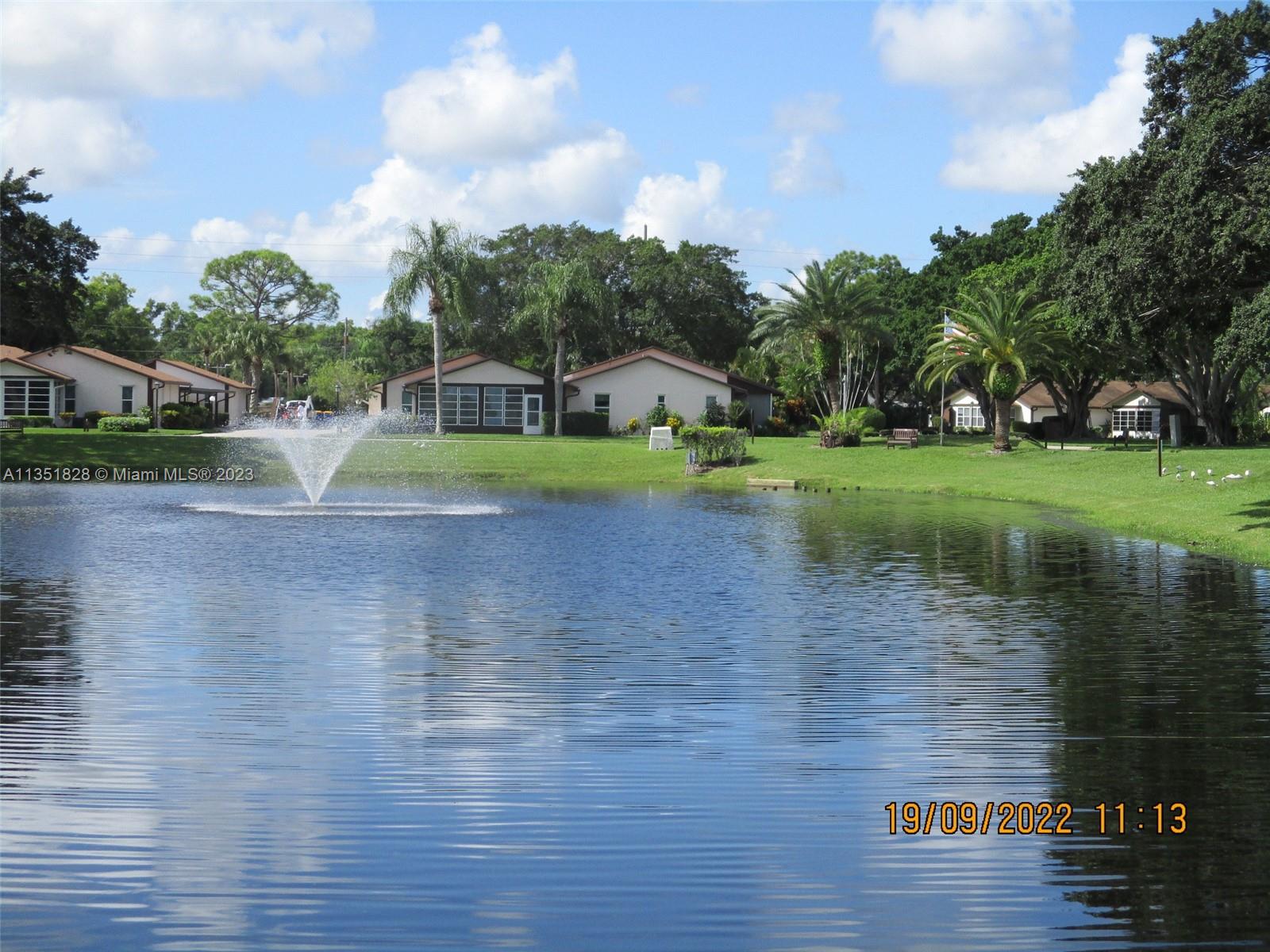 TWIN LAKES FOUNTAIN AS YOU ENTER INTO THE COMMUNITY