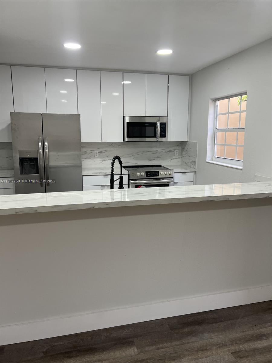 6739  Kingsmoor Way  For Sale A11357260, FL