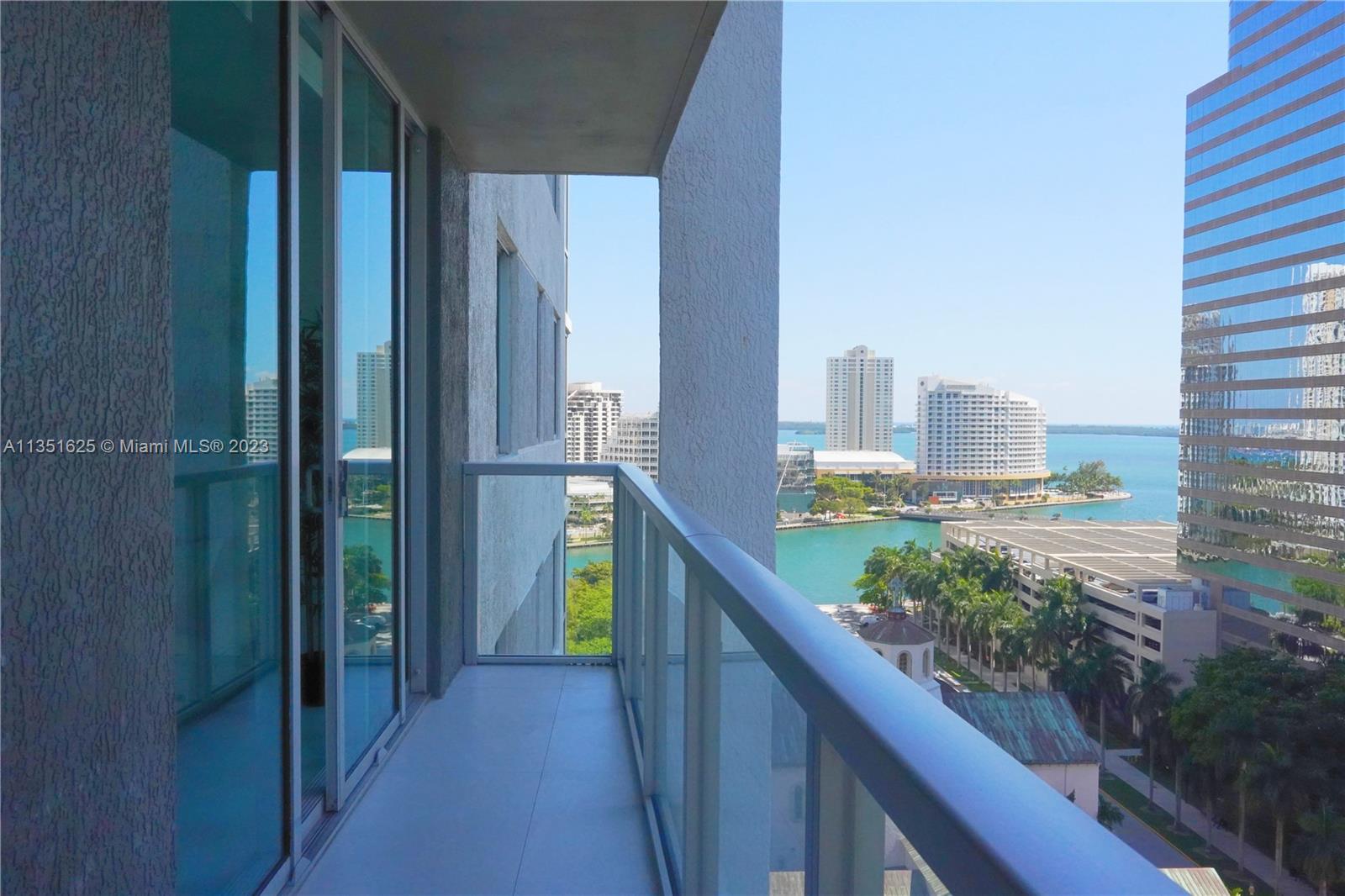 AMAZING BRIGHT AND SPACIOUS 1BEDROOM UNIT IN 500 BRICKELL EAST. KITCHEN WITH STAINLESS STEEL APPLIANCES AND GRANITE COUNTERTOPS, ROMMY BATHROOM WITH SHOWER & TUB, WASHER/ DRYER, WALKING CLOSET AND WONDERFUL BALCONY WITH PARTIAL WATER VIEWS. CAN BE RENTED 30DAYS MIN! 

AMENITIES INCLUDE TWO HEATED POOLS, ONE ON THE ROOFTOP ON THE 42ND FLOOR WITH WRAP AROUND CITY AND BAY VIEWS, SPA WITH SAUNA AND STEAM ROOM, PRIVATE MOVIE THEATER, SUPERB FITNESS CENTER, SPORTS AND WINE CELLAR, BBQ AREAS, 24 HOUR CONCIERGE,VALET PARKING... IN THE BEST LOCATION: STEPS AWAY FROM RESTAURANTS AND SHOPPING AT BRICKELL CITY CENTRE, MARY BRICKELL VILLAGE, AND DOWNTOWN MIAMI.