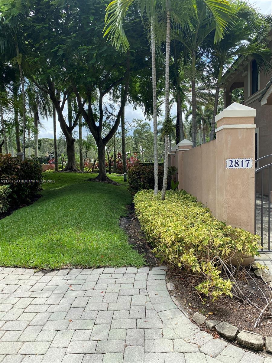 HUGE PRICE REDUCTION!!!!....GREAT WESTON HILLS COURTSIDE UNIT...WONDERFUL LOCATION...MINUTES FROM TOWNCENTER...BEST SCHOOLS...WALKING DISTANCE TO COUNTRY CLUB...3 BED..2 BATH... 2 CAR GARAGE... FIRST FLOOR UNIT...BEAUTIFUL WOOD AND GRANITE KITCHEN...WOOD FLOORING... IMPACT WINDOWS....GATED AND QUIET COMMUNITY...