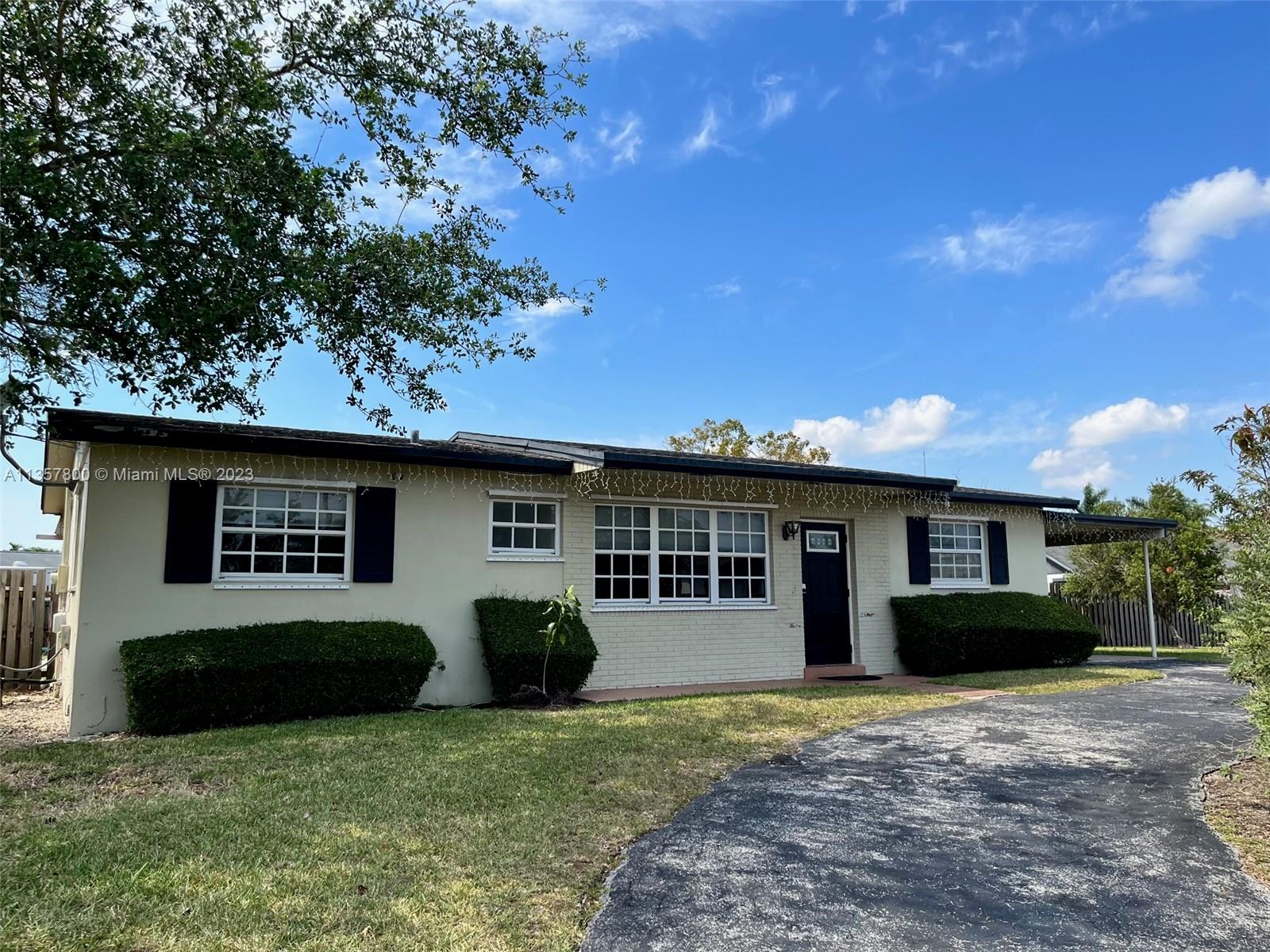 CHARMING 3/2 ON OVERSIZED CORNER LOT, PLENTY OF ROOM FOR ALL YOUR TOYS, ENTERTAINING OR KIDS TO RUN AROUND! UPDATED KITCHEN W/ WOOD CABINETS, GRANITE COUNTERS & SS APPLIANCES. TILE THROUGHOUT. COMPLETELY FENCED IN YARD AND PLENTY OF PARKING. NO HOA