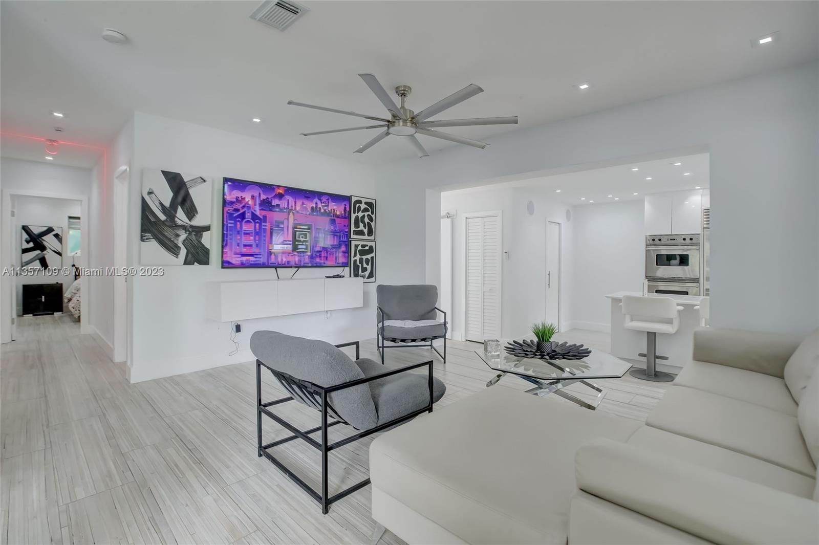 824 N 26th Ave  For Sale A11357109, FL