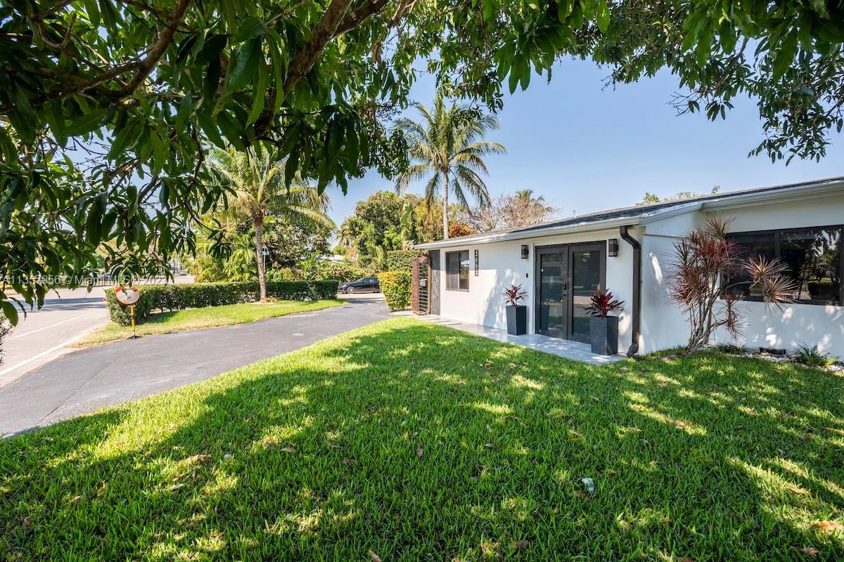 2001 NE 183rd St, North Miami Beach, FL 33179