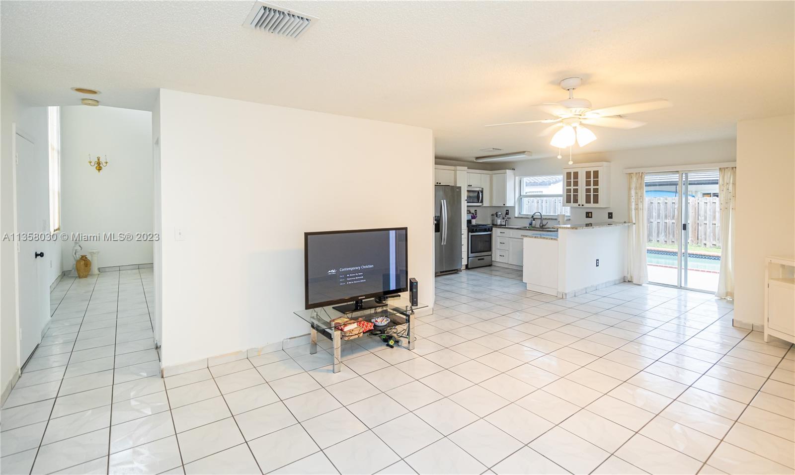 Listing Photo 10