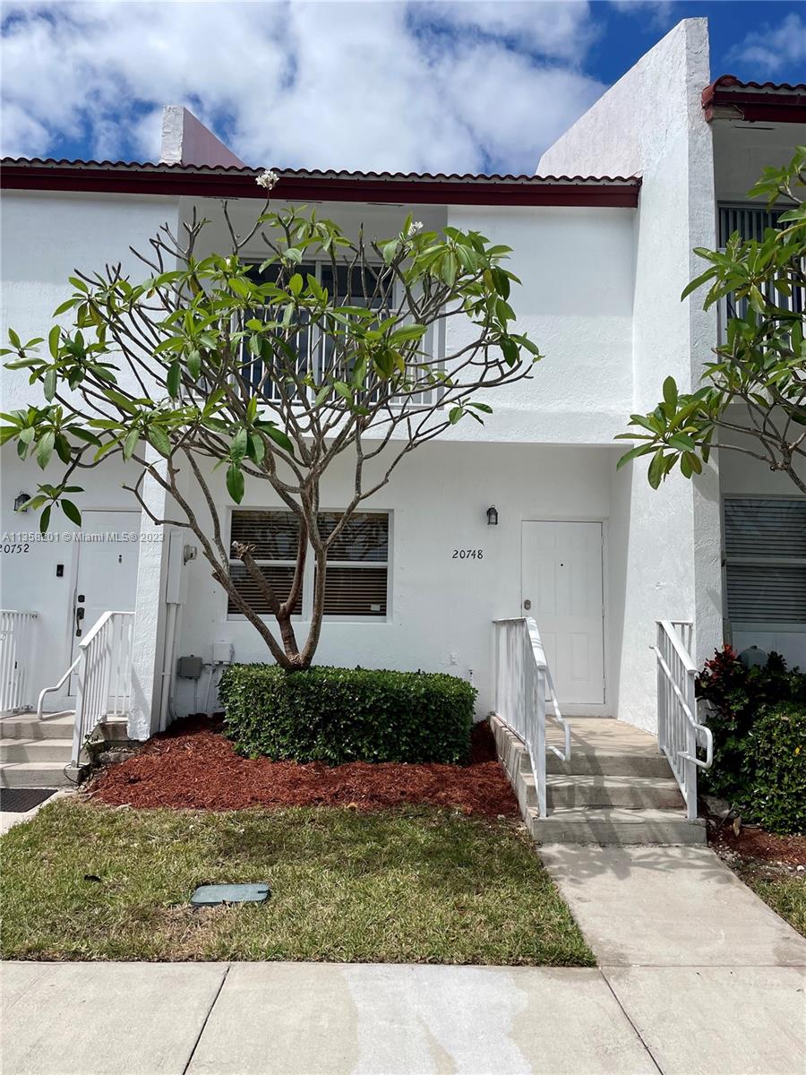 This townhome is nestled in a tranquil neighborhood that offers much privacy and is conveniently located close to everything, parks, beaches, marinas, expressways, shopping, schools, banks and medical facilities. The floorplan is spacious and offers lots of natural light.  Ready to enjoy or customize to your liking. Renovated homes in this area a selling for top dollar.  Do not miss this opportunity, schedule your tour before it is gone.