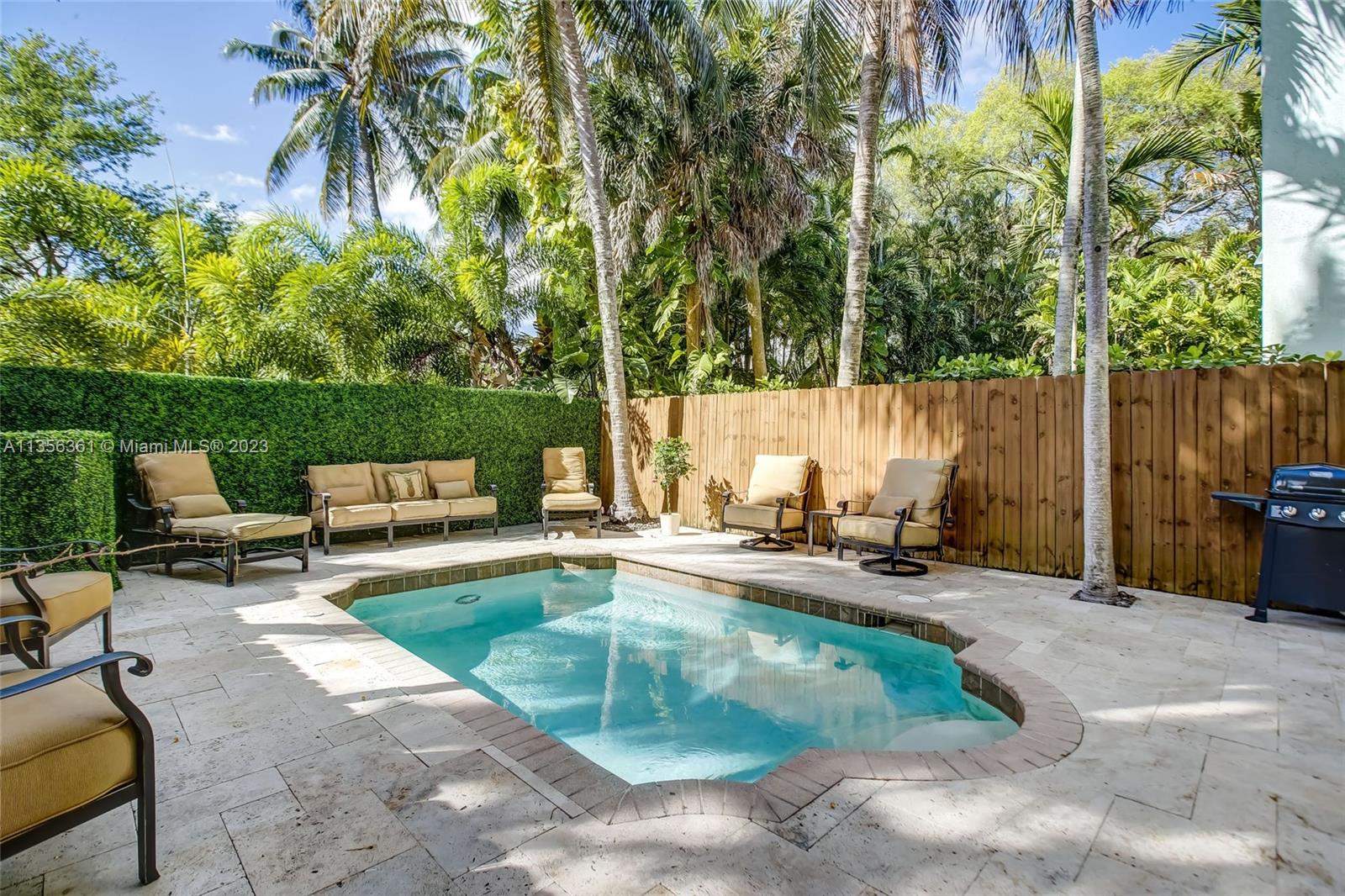 942 SW 7th St  For Sale A11356361, FL