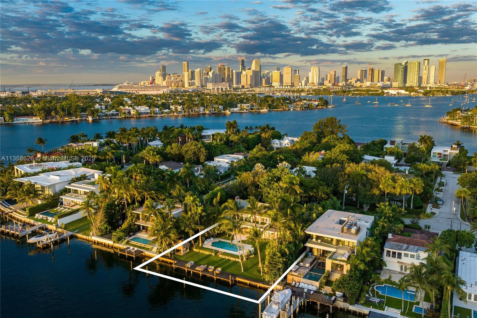 111 E Dilido Dr  For Sale A11358626, FL