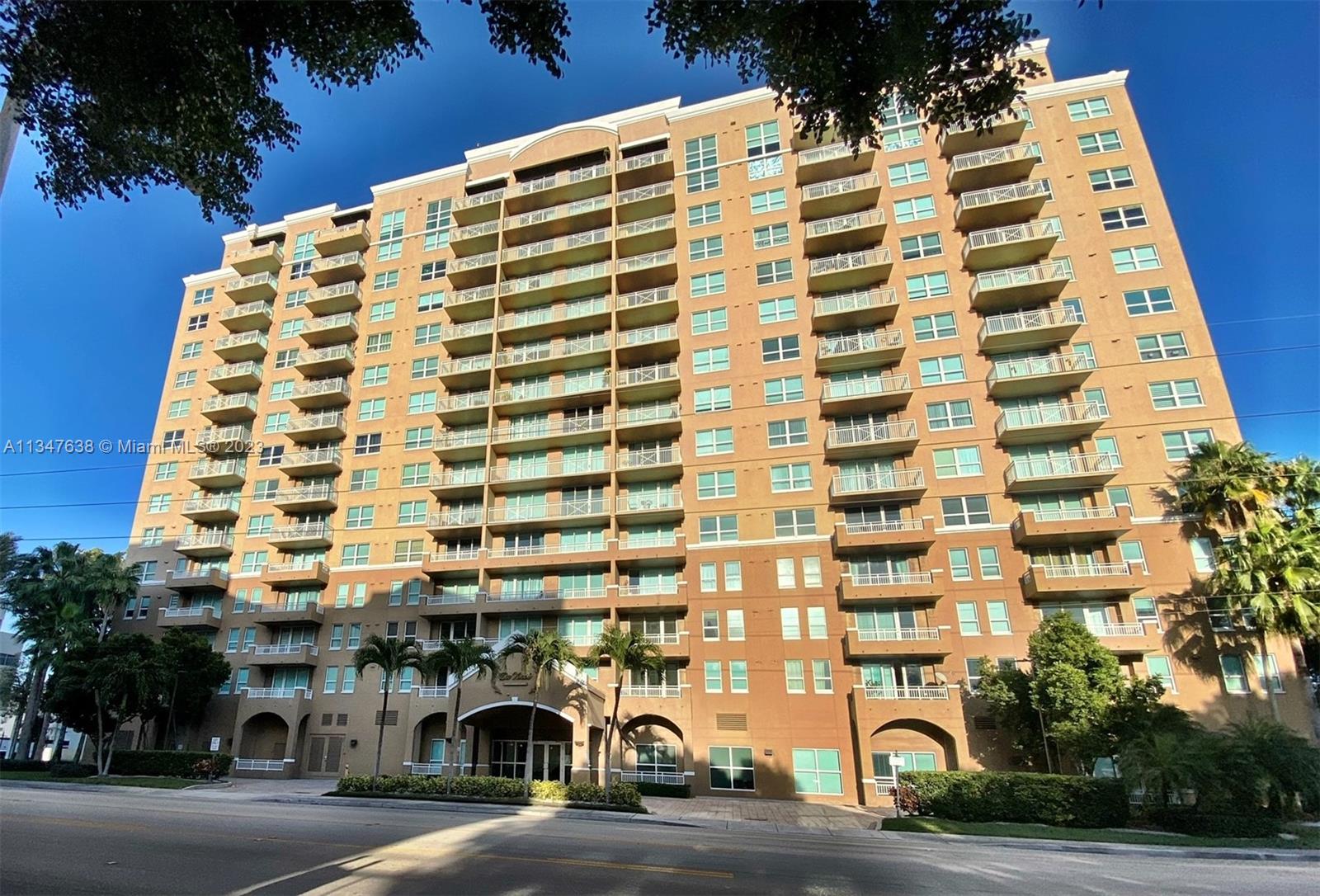 Gorgeous 2 bed 2 bath at Da Vinci Coral Gables Condo. 12th Floor gives great park, bay, and Biltmore views. Original kitchen and bathrooms, with updated appliances.