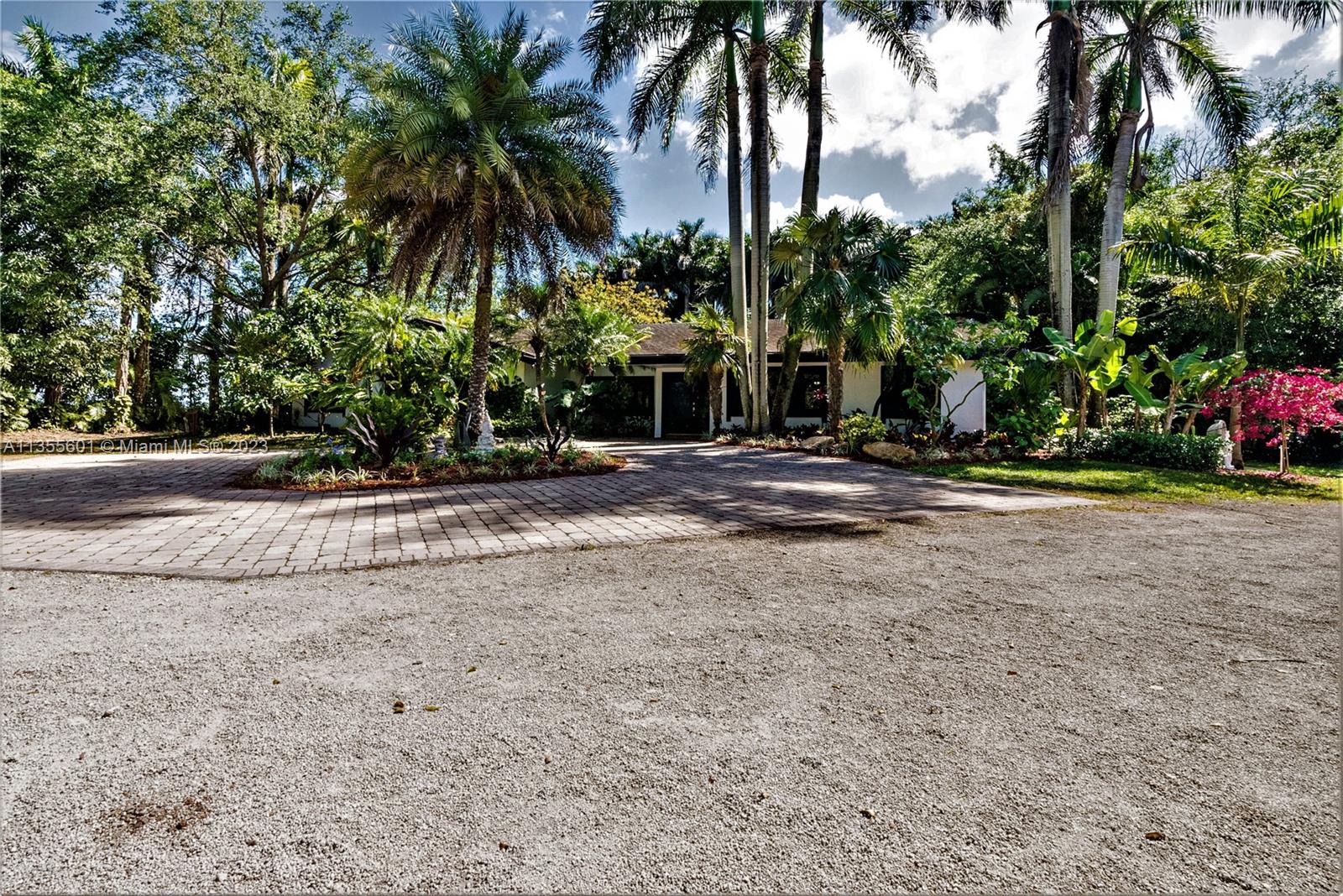 Listing Photo 11