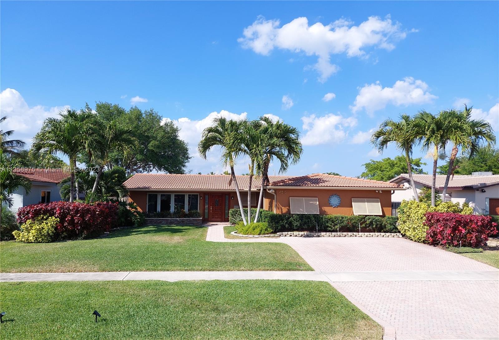 4815  Cleveland St  For Sale A11358975, FL