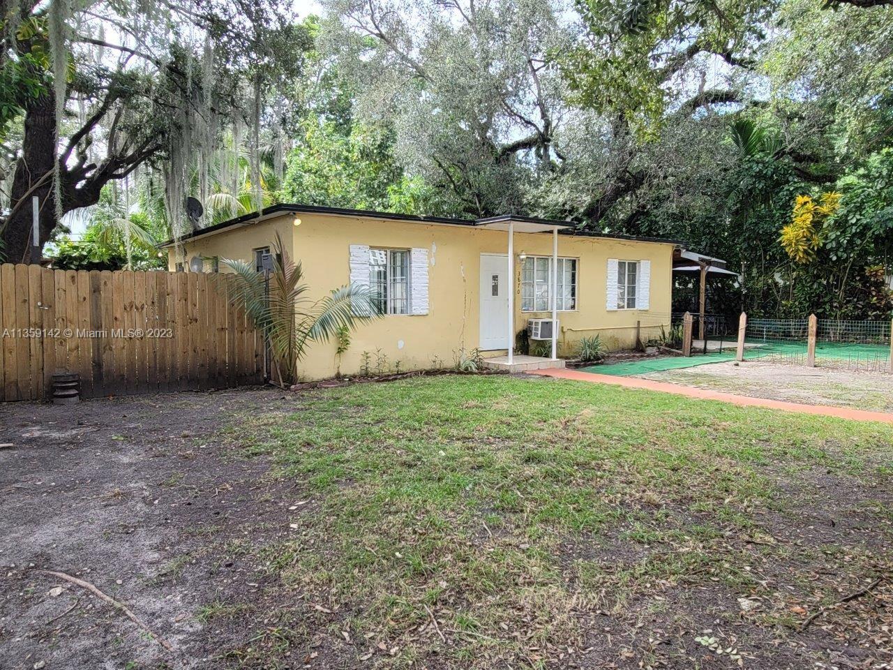 Opportunity awaits a savvy Buyer in Coconut Grove. Original 3/2 home on a beautiful lush lot can be rehabbed or
dropped. 80 x 100 lot meets ideal NCD3 requirements.