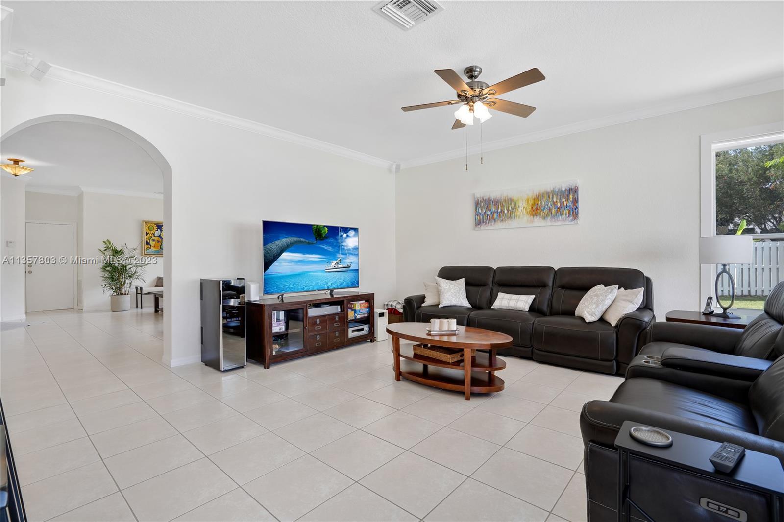 Listing Photo 12