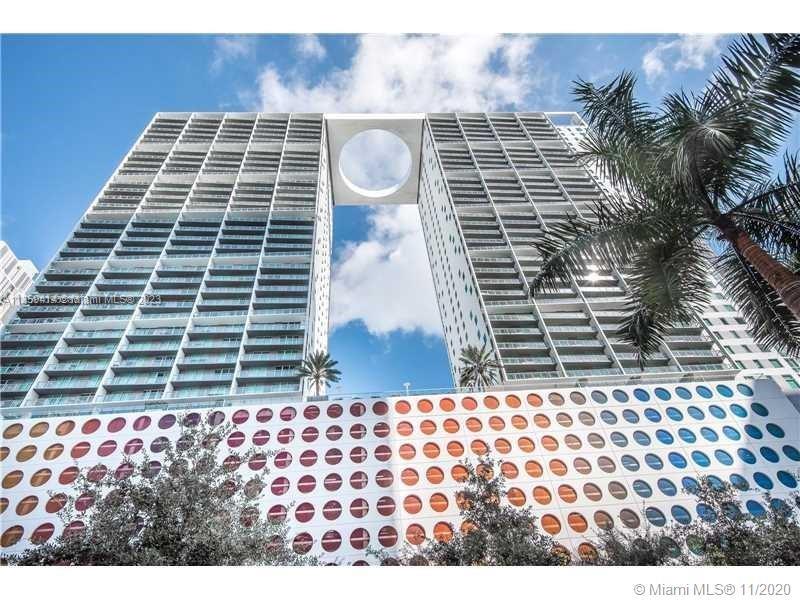 Nicely kept and well-maintained unit. Condo offers great amenities. Close to everything in Brickell. Valet and concierge services Gym and pool. Easy to show with 24 hours’ notice.