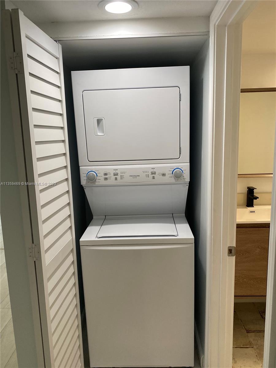 In Unit large Load Washer/Dryer