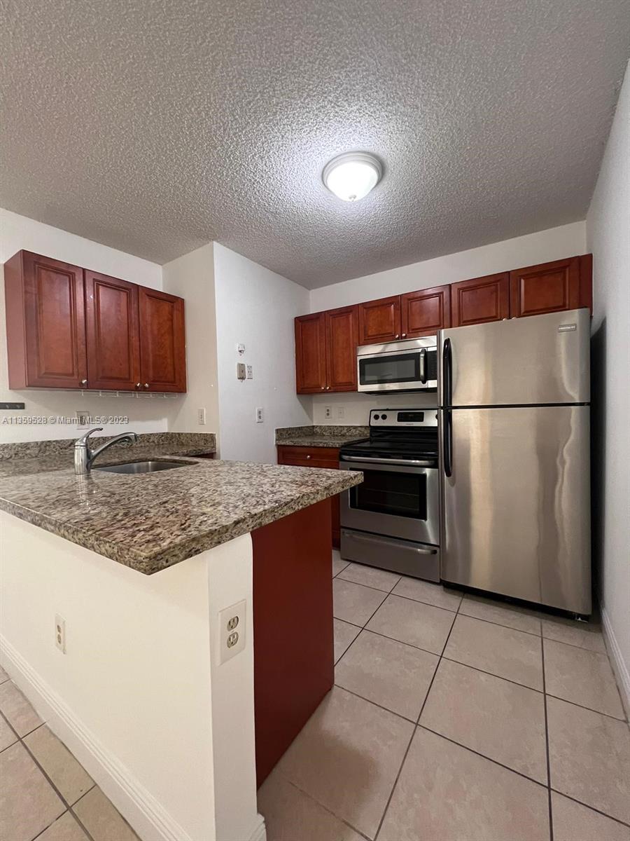 18324 NW 68th Ave P, Hialeah, FL 33015