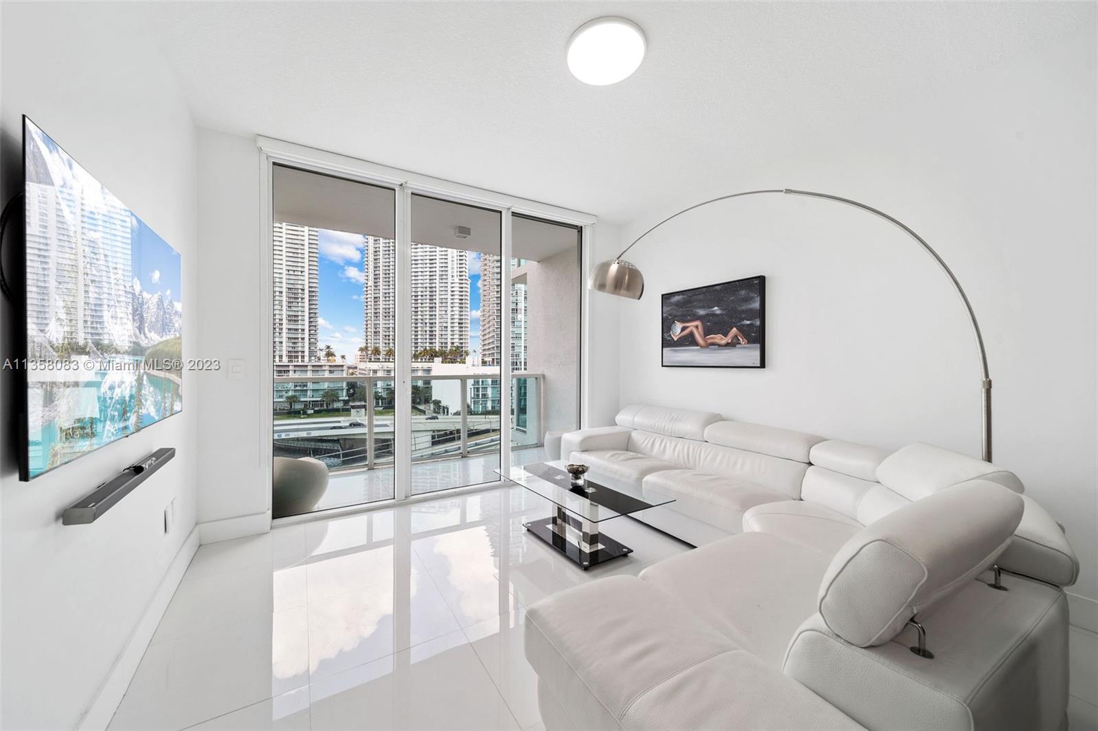 This stunning updated unit at Brickell on the River is ready to become your home. Brickell on the River is beautifully located on the Miami River, with pathways and courtyards that can be utilized by the unit owners, to enjoy the views and entertain. Two floor gym, two pools, that have beautiful city views, a Business center for those days you work from home. It truly is the best city life Miami has to offer; Located near expressways, the Metro Mover (which will take you through the city) and the beautiful Brickell City Centre. Unit is being offered Furnished and Unfurnished! Don't miss out on the opportunity!