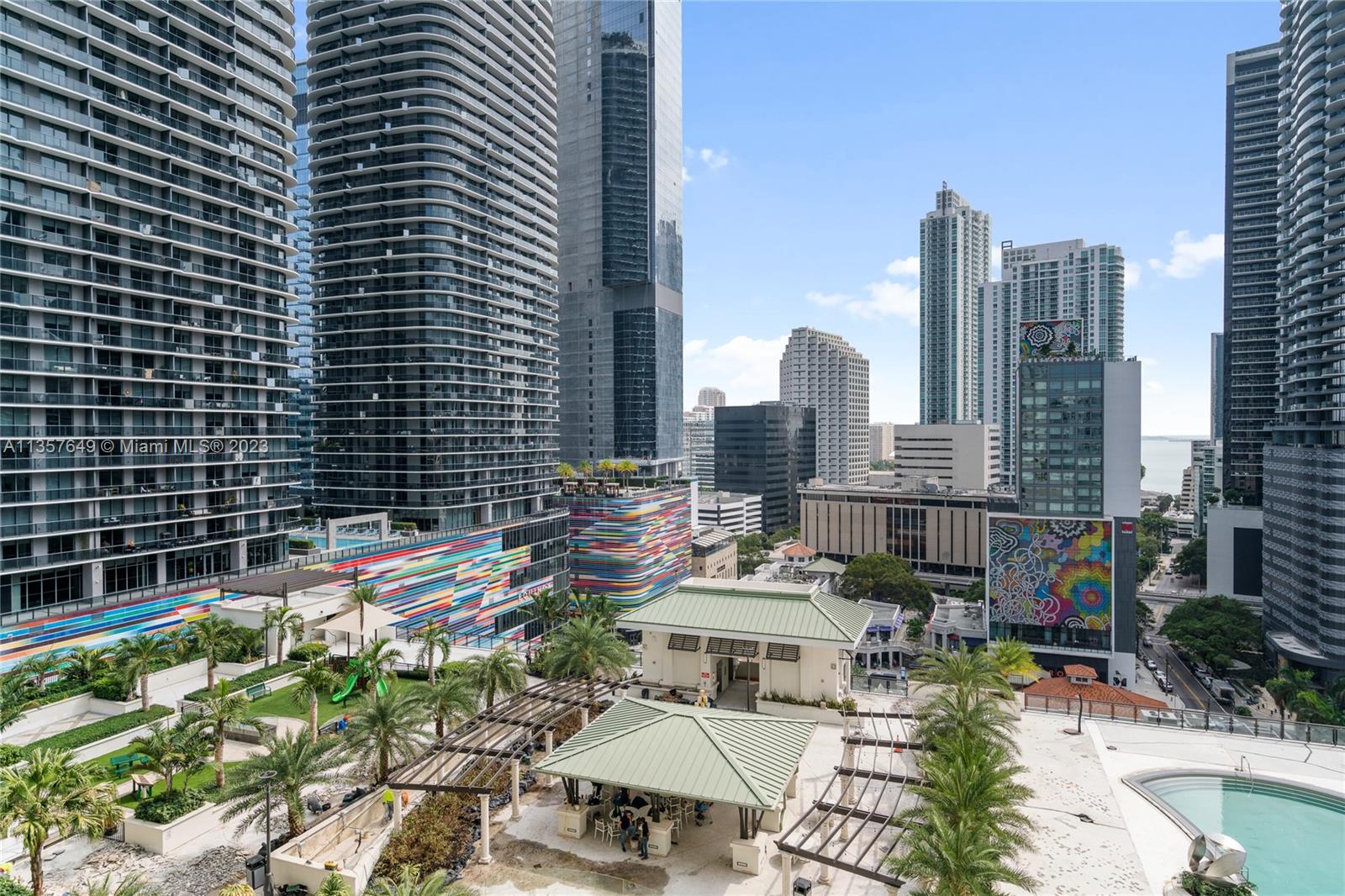 Spacious 2 bed/2 bath + den with amazing views, split floor plan, wood like porcelain tiles, white lacquer European cabinetry and Quartz counter tops, stainless steel appliances, laundry room and inviting balcony are some of the features this exquisite unit has to offer. State of the art Fitness Center & yoga studio. Located in the heart of Miami's dynamic Brickell, Nine offers an unparalleled array of dinning, shopping and entertaining destinations.