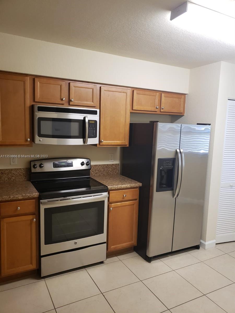 Beautiful 2/2 apt with tile floor, stainless steel appliances, washer and dryer inside the unit.